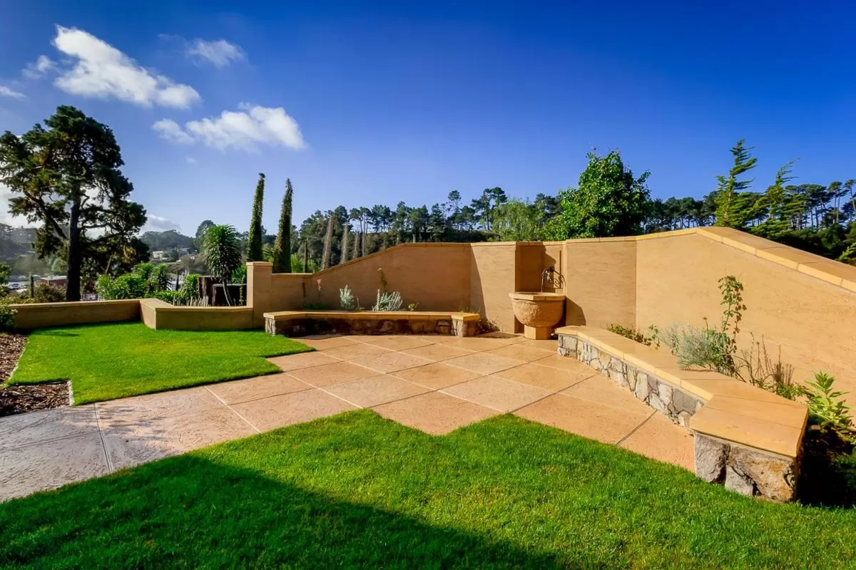 Garden in Noyo Harbor Inn