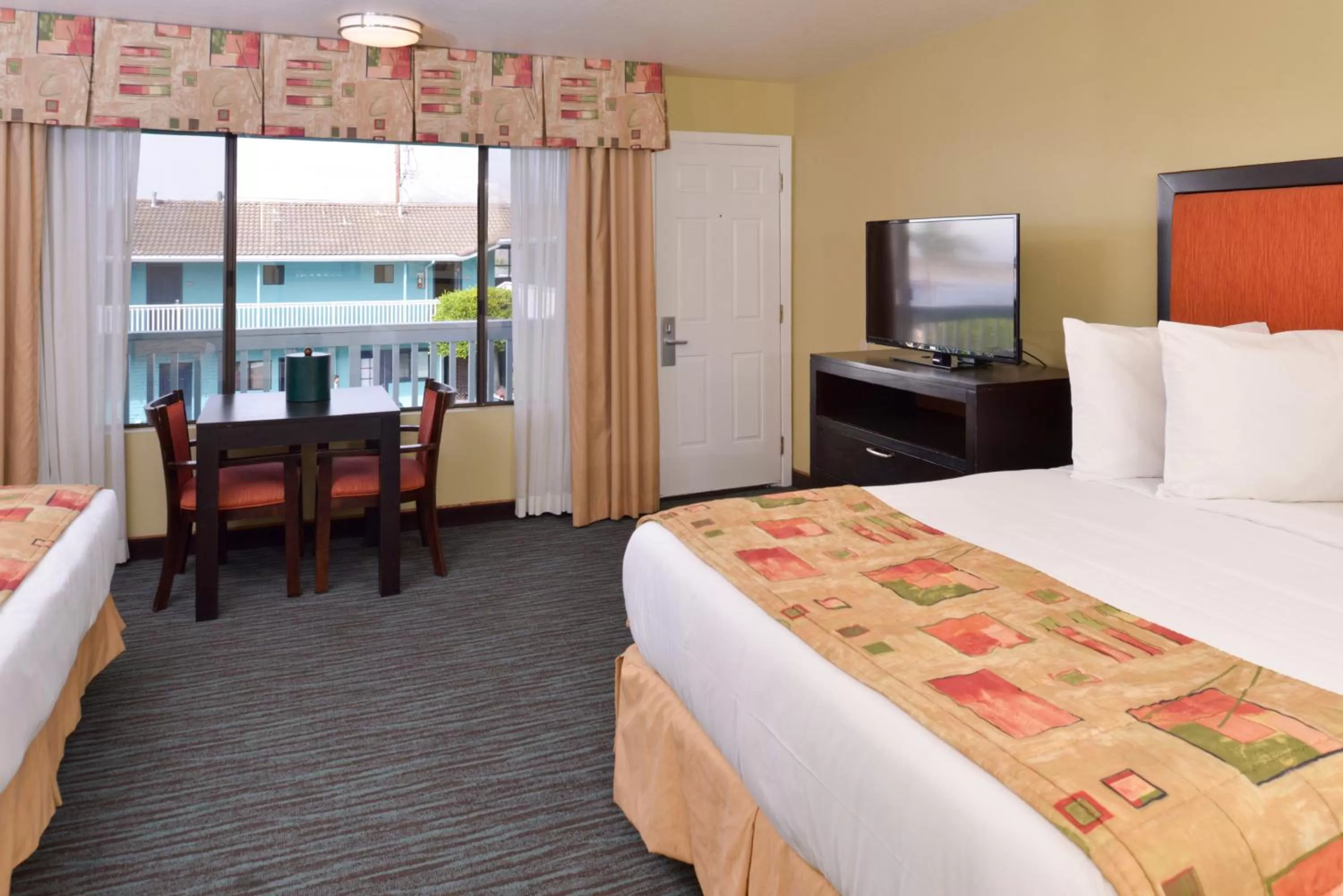 Bed in Bay View Inn - Morro Bay