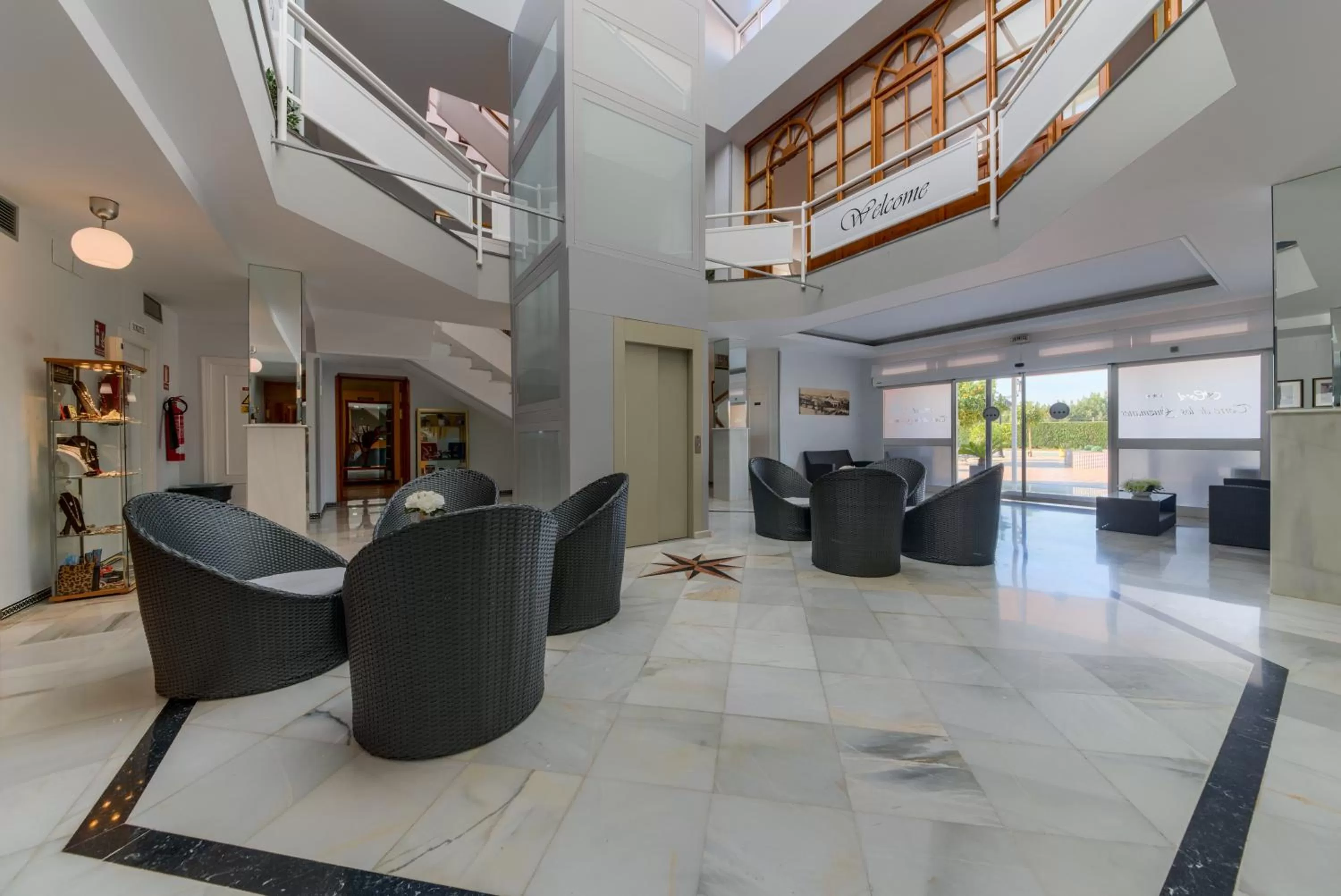 Lobby or reception in Hotel Torre De Los Guzmanes