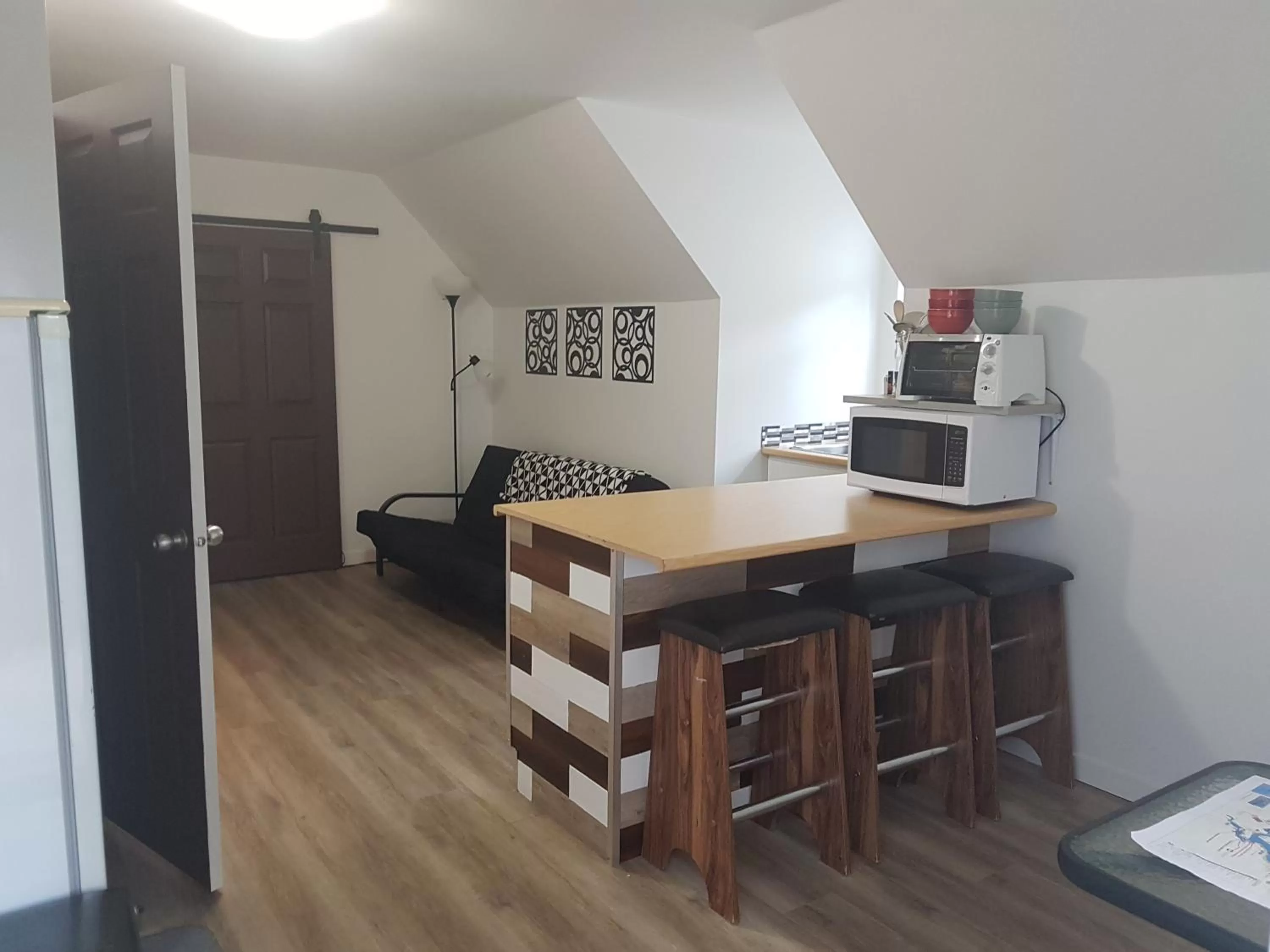 Coffee/tea facilities in Pines Motel