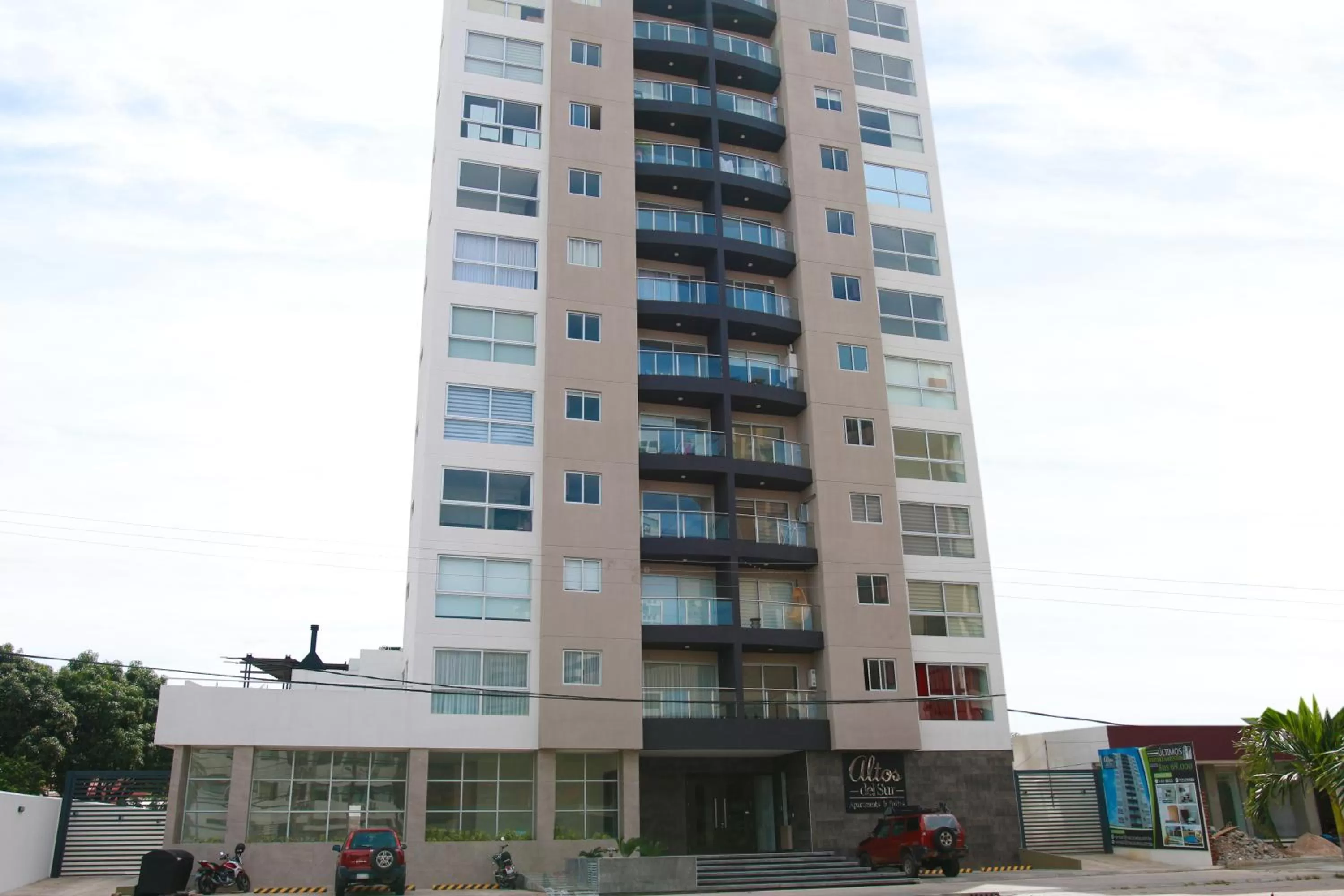 Facade/entrance in Urban Suites Apart Hotel