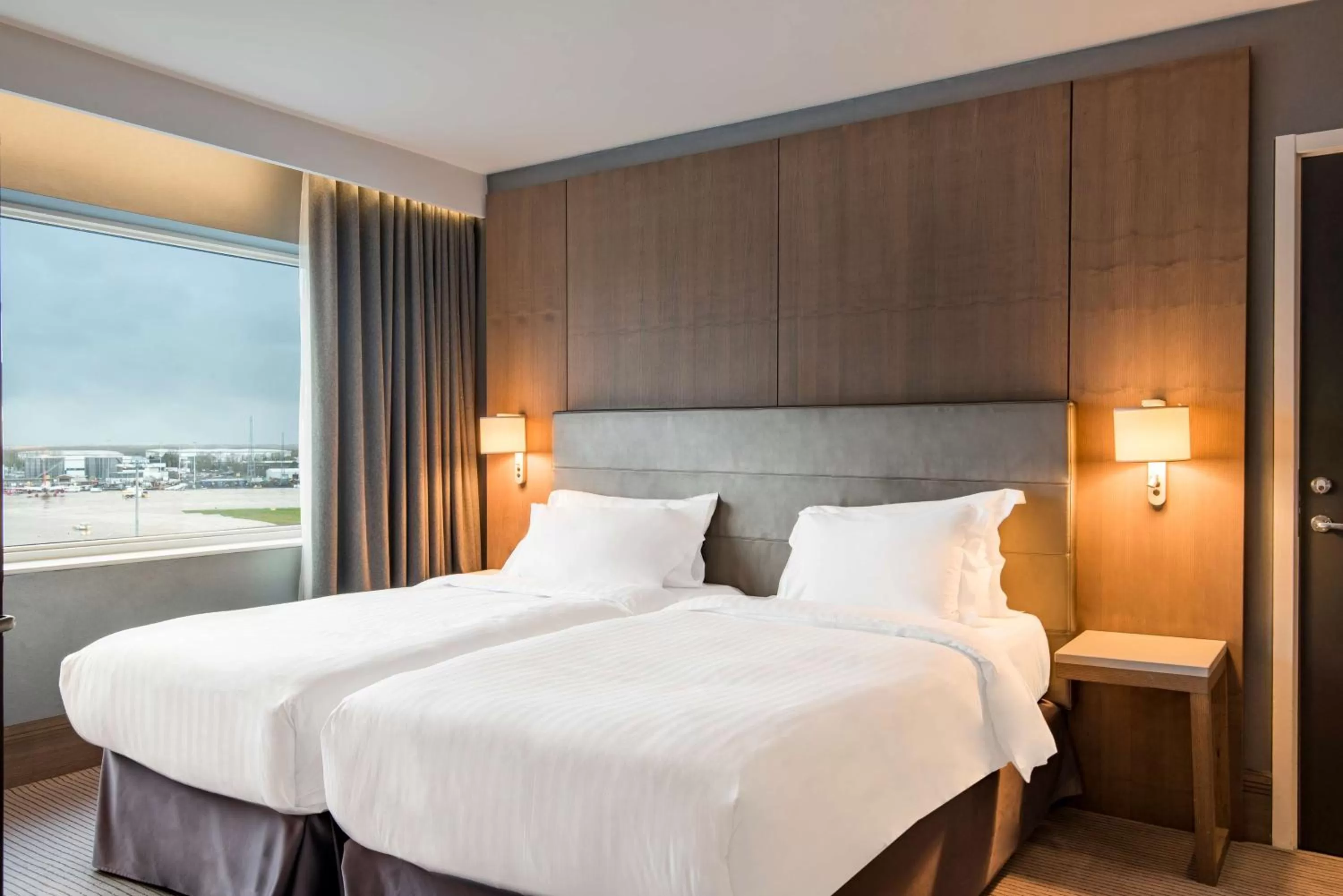 Bed in Radisson Blu Manchester Airport