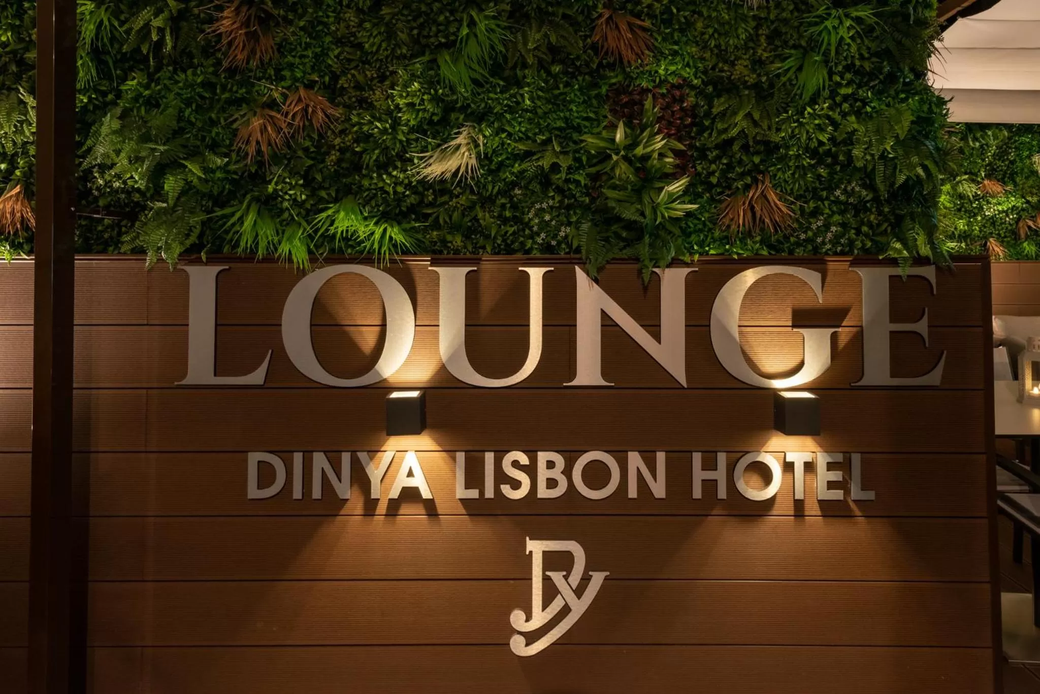 Restaurant/places to eat in Dinya Lisbon Hotel