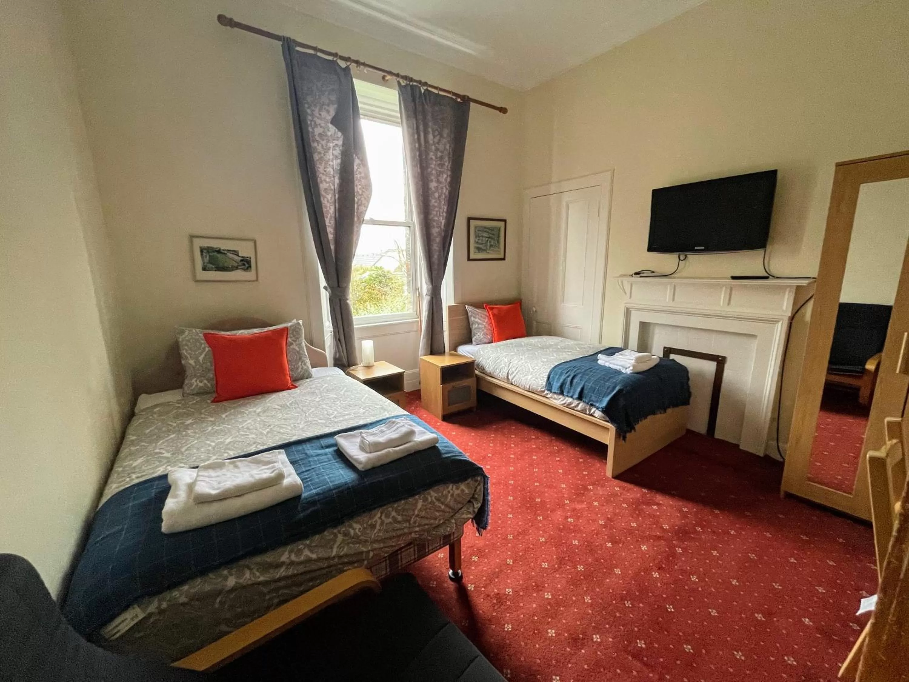 Photo of the whole room, Bed in Airdenair Guest House