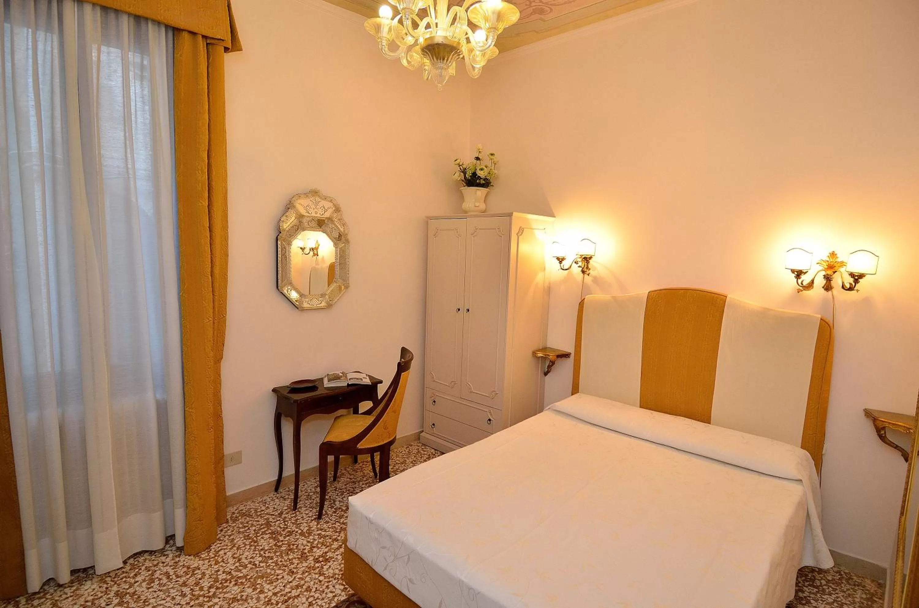 Photo of the whole room, Bed in Cà Del Modena Room only