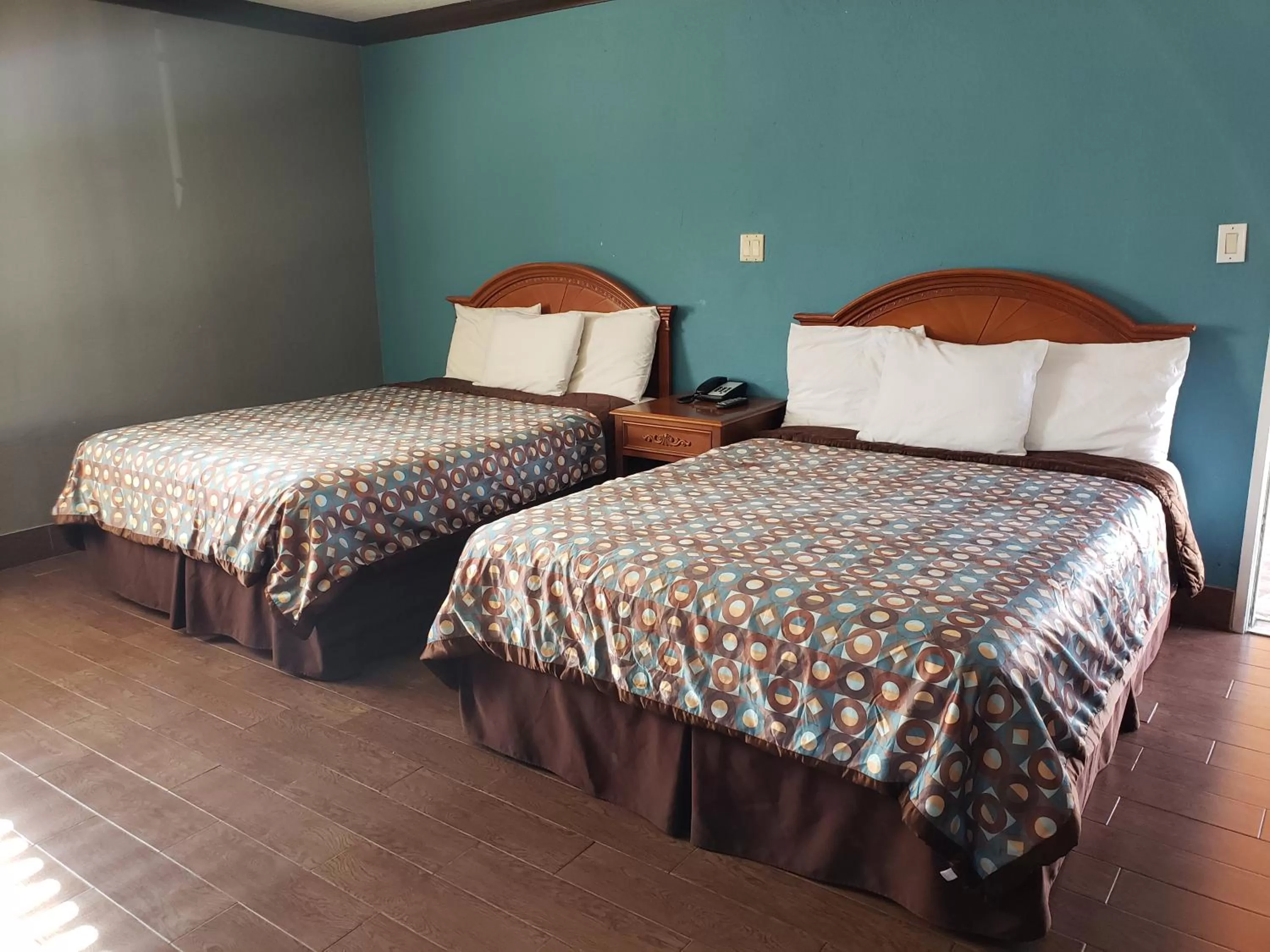 Bedroom, Bed in Eagle Inn Motel