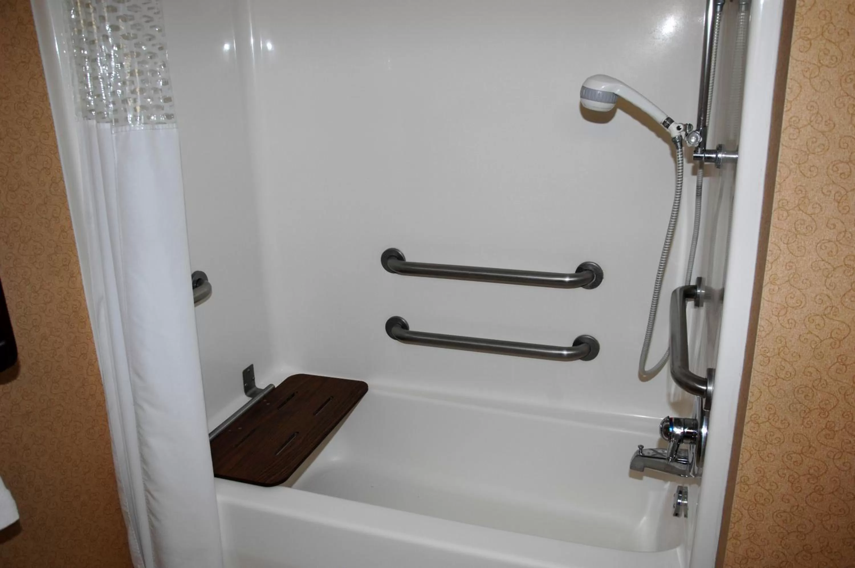 Bathroom in Holiday Inn Express - Horse Cave by IHG