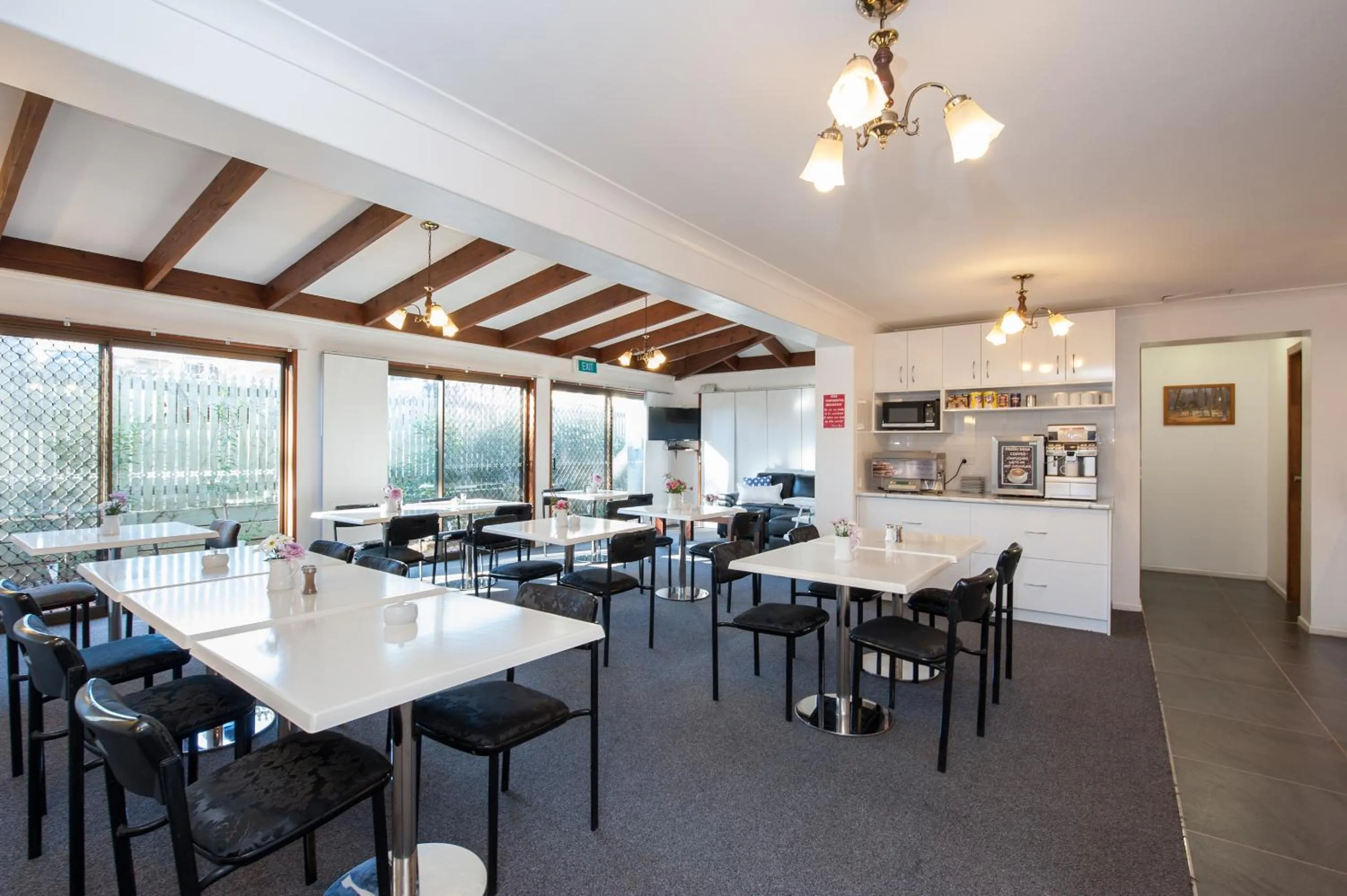 Restaurant/places to eat in Allan Cunningham Motel