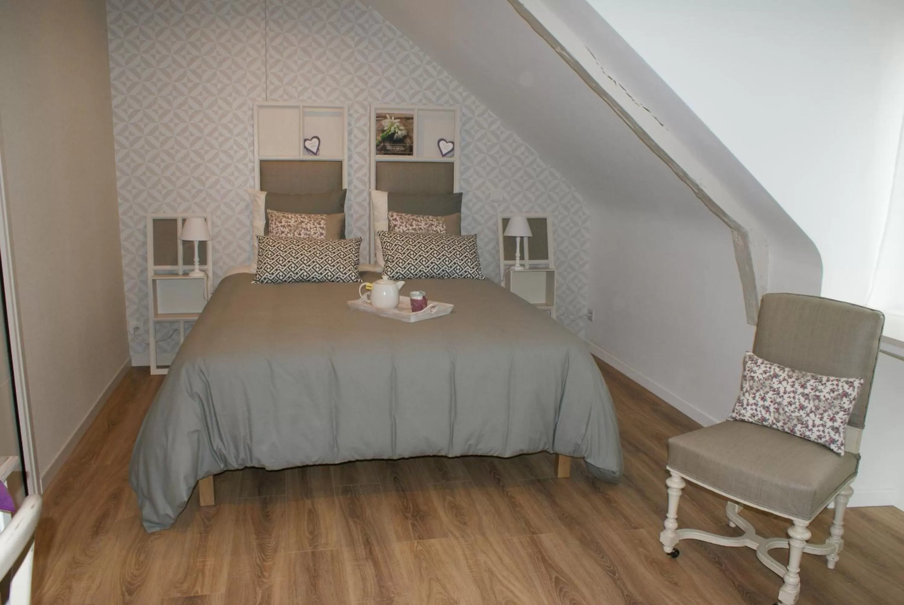 Bedroom, Bed in Aux Agapanthes