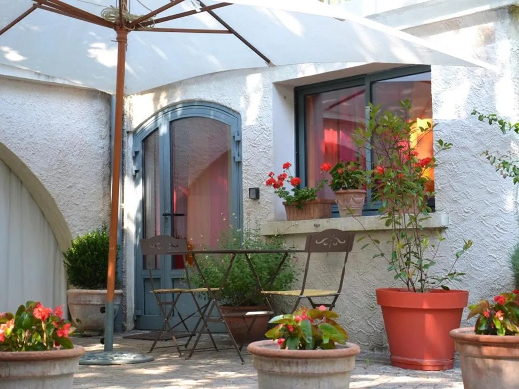 Property building in La Devinière