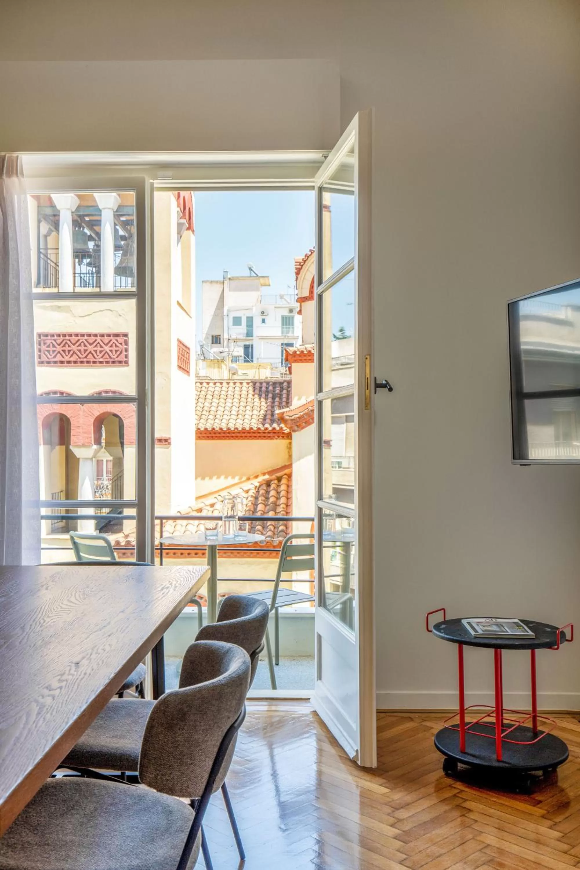 Dining area in ZOIA The Met by UPSTREET