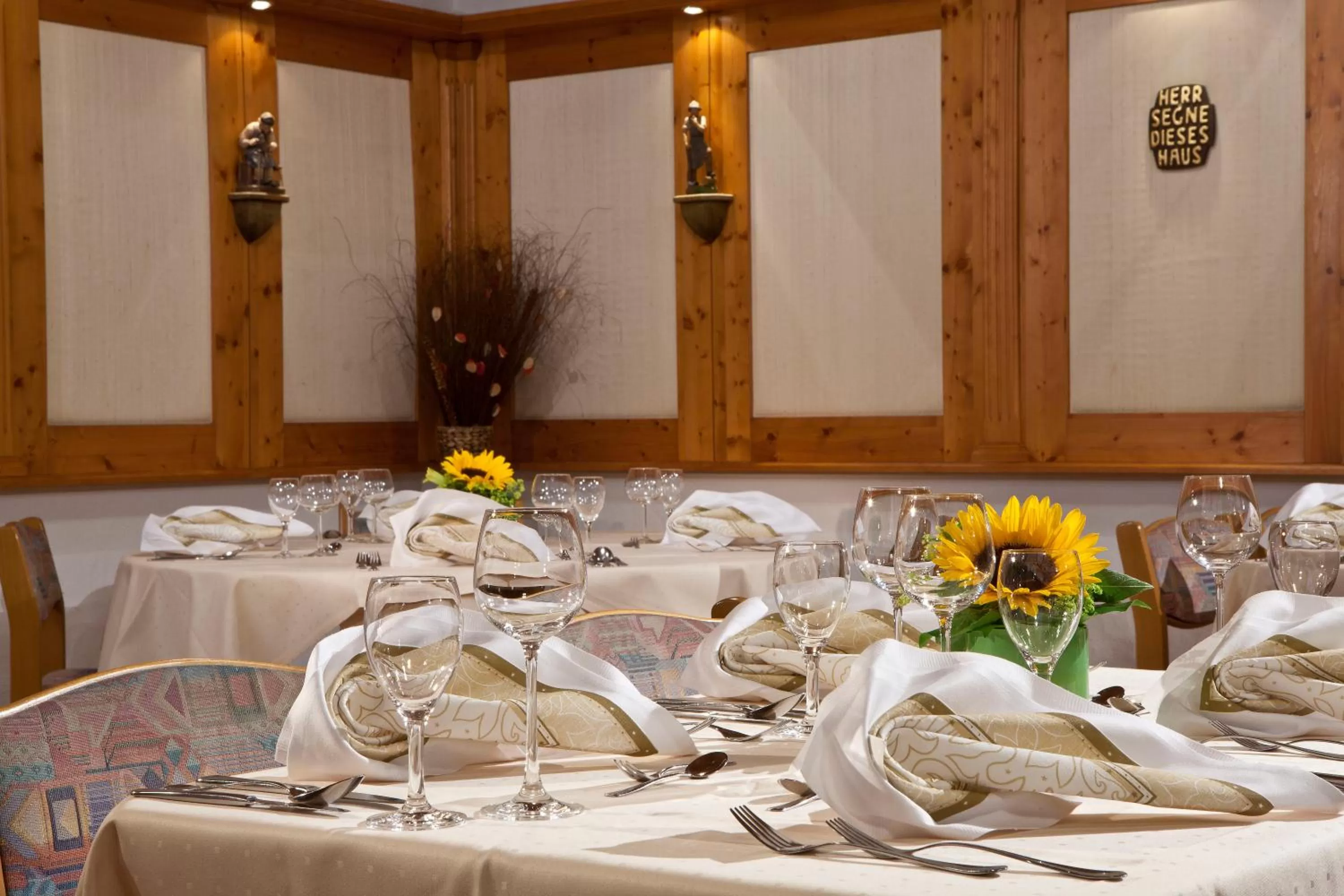 Restaurant/places to eat in Parkhotel Sonnenhof