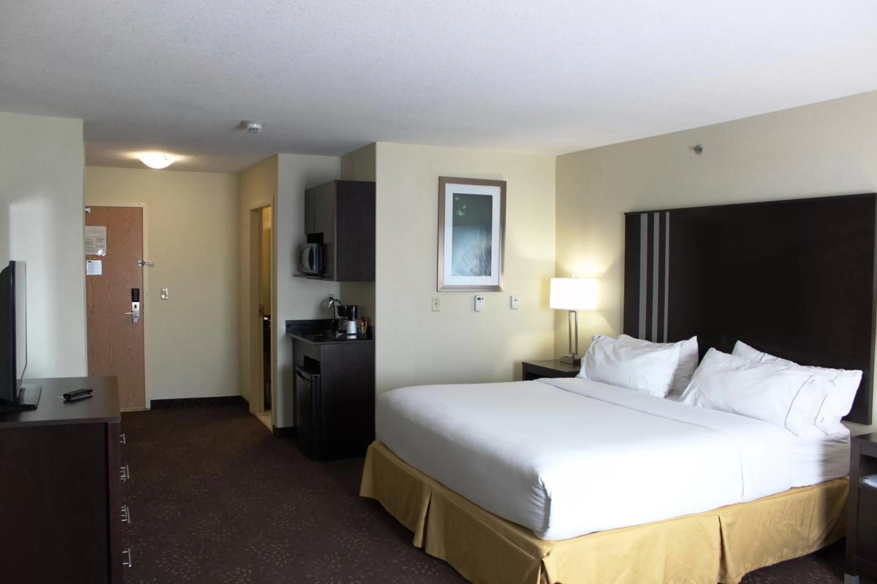 King Room in Holiday Inn Express Yorkton East, an IHG Hotel