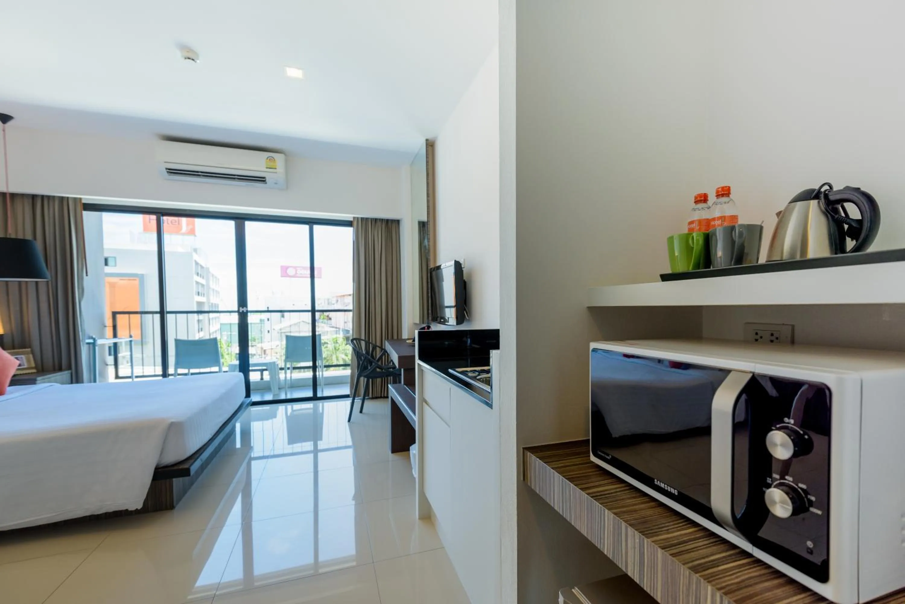 Bedroom, Bed in Hotel J Residence Pattaya