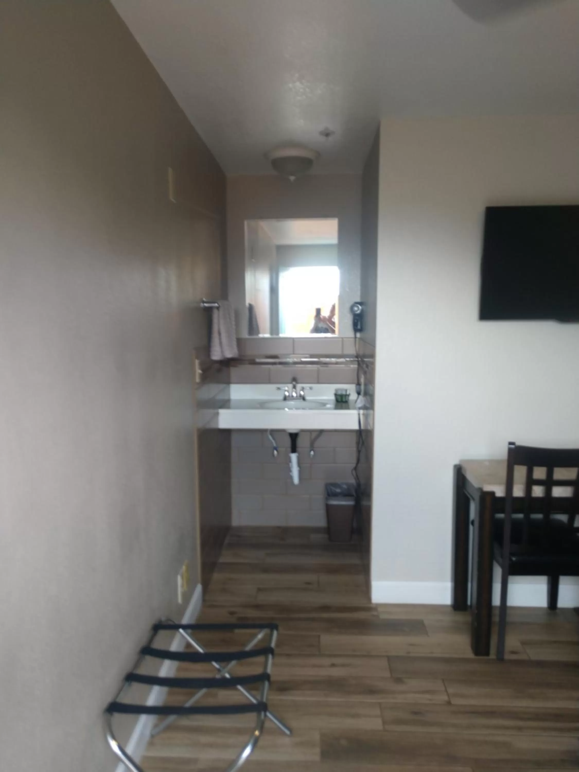 Red Rock Motel and Dam Motel