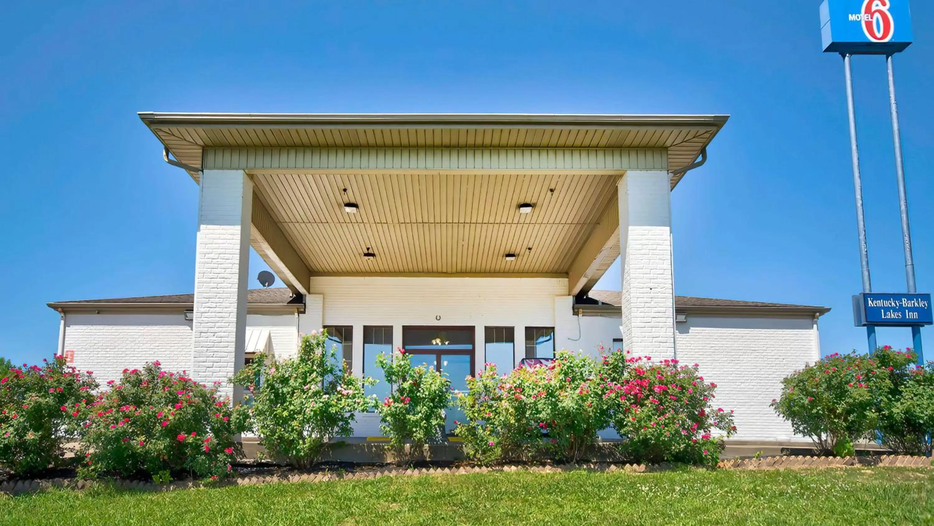 Property building in Motel 6-Grand Rivers, KY