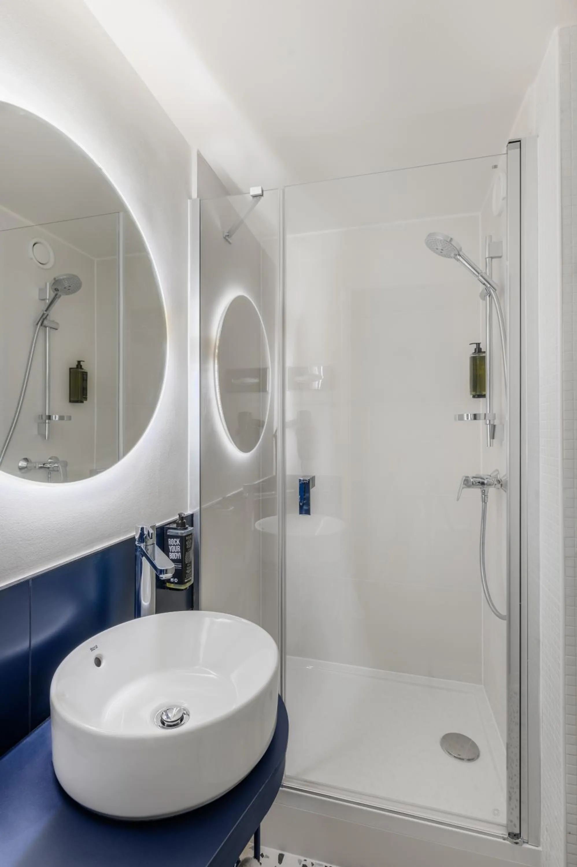 Shower in Ibis Budapest Centrum