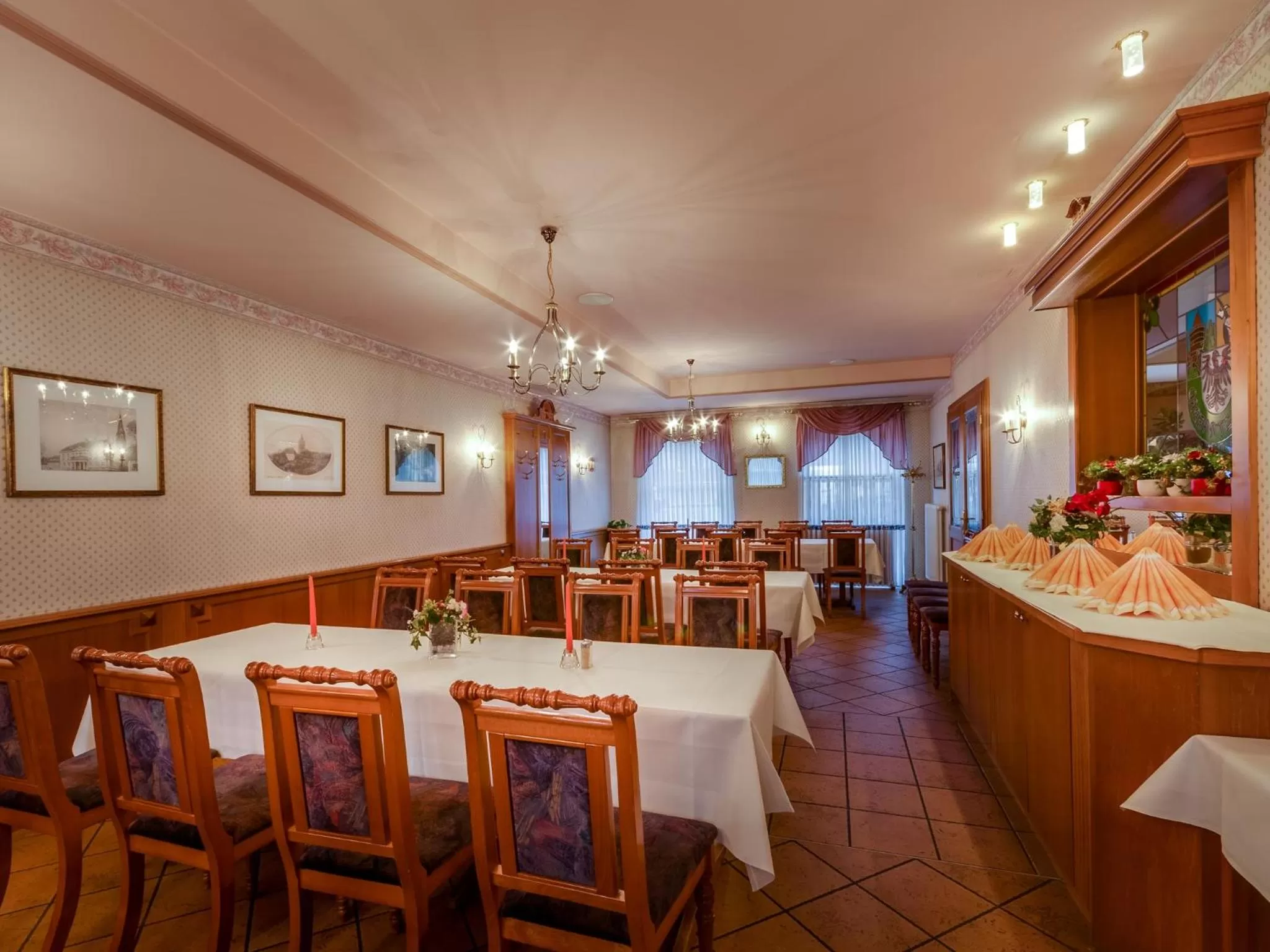 Restaurant/places to eat in Hotel Zur Burg GmbH