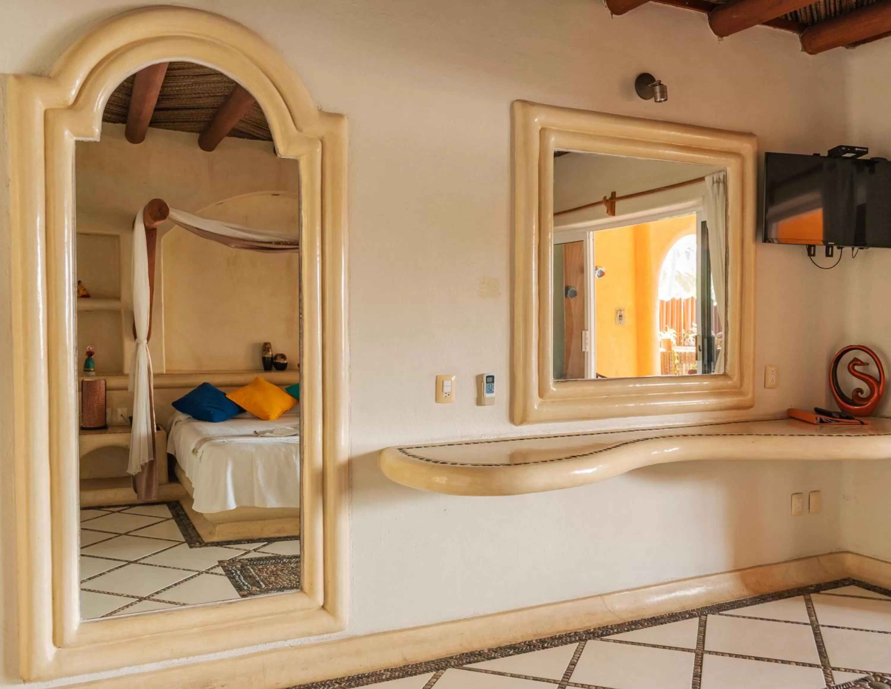 Photo of the whole room, Bed in Arena Suites