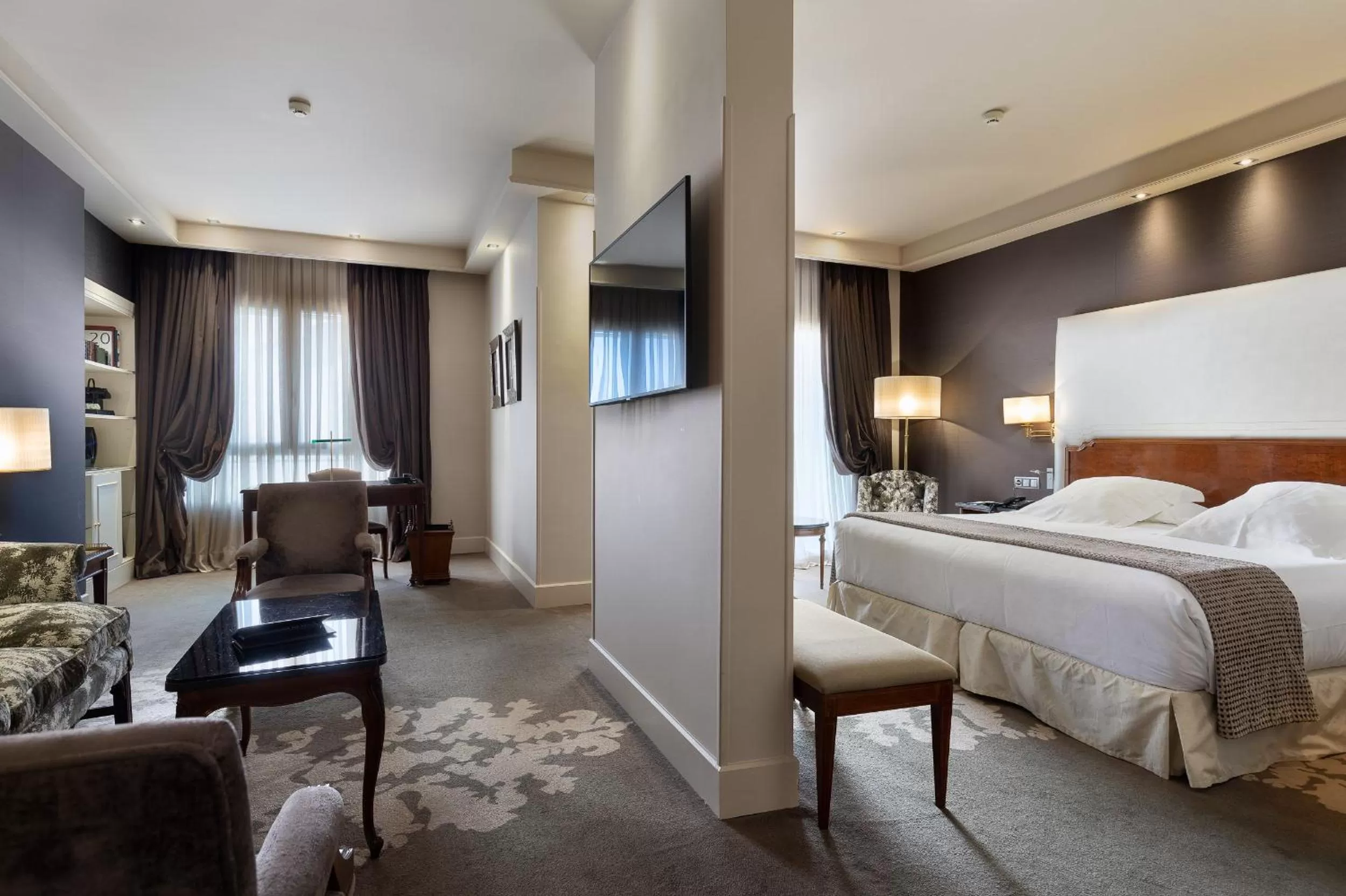 Communal lounge/ TV room, Bed in Wellington Hotel & Spa Madrid