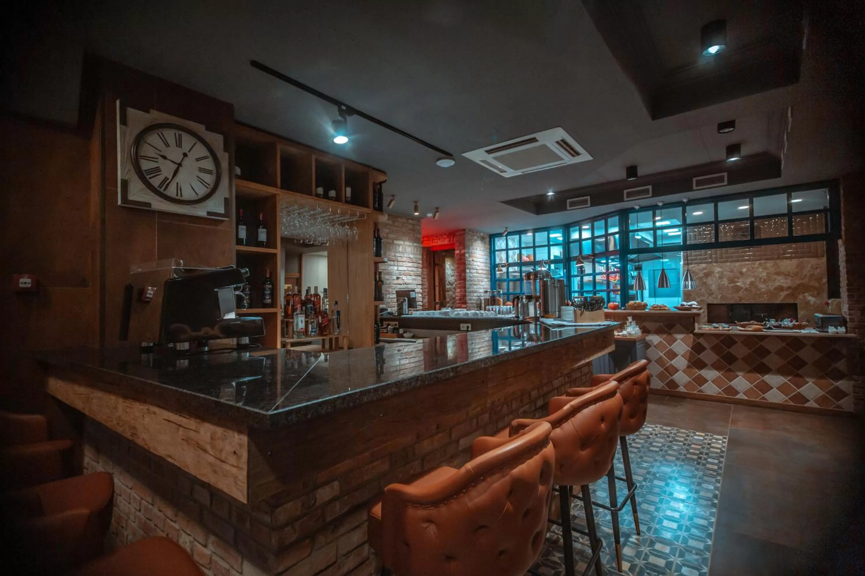 Restaurant/places to eat in Grand Opera Hotel