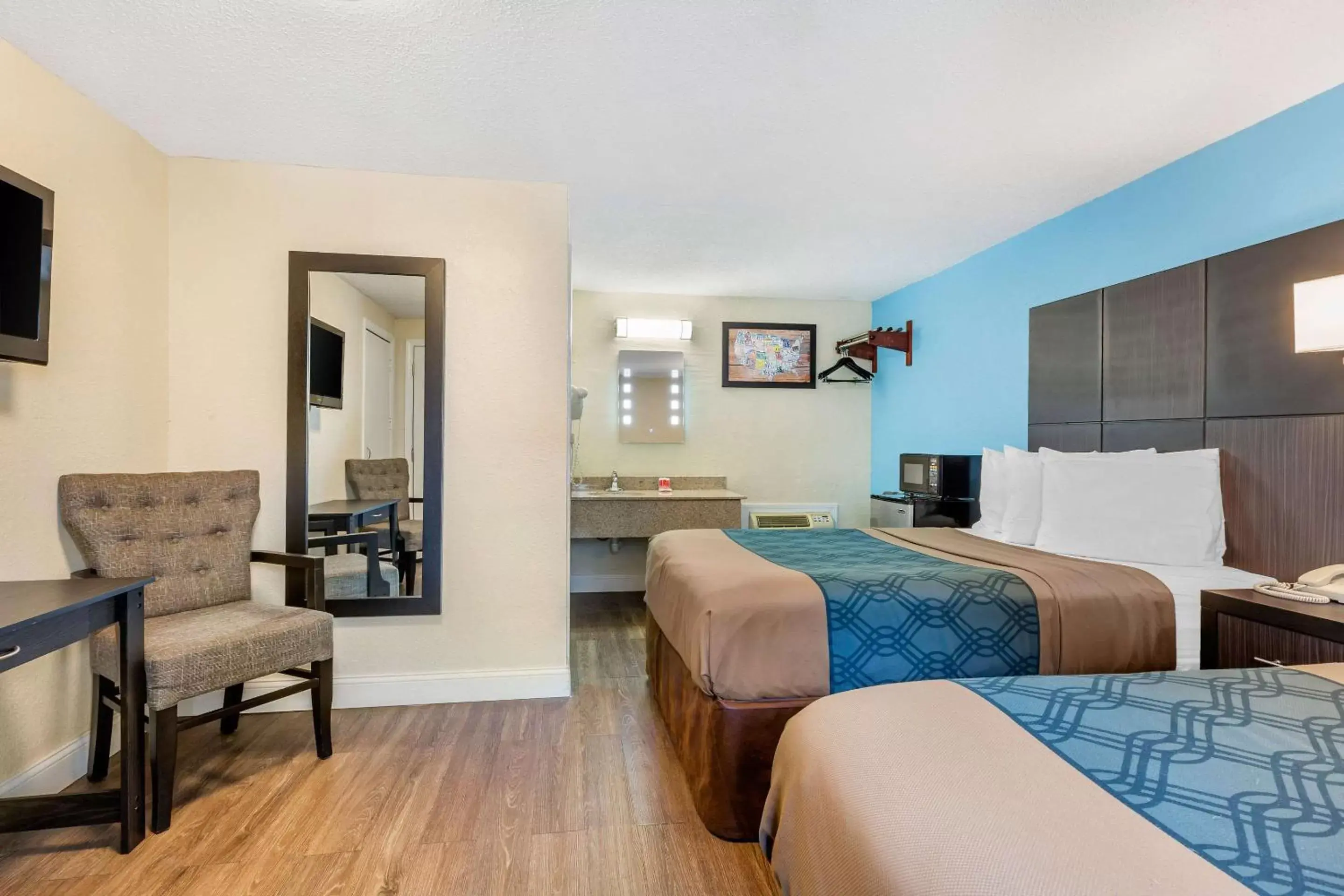 Double Room with Two Double Beds - Non-Smoking/Pet Friendly in Econo Lodge West Yarmouth on Cape Cod Double Room with Two Double Beds - Non-Smoking/Pet Friendly in Econo Lodge West Yarmouth on Cape Cod