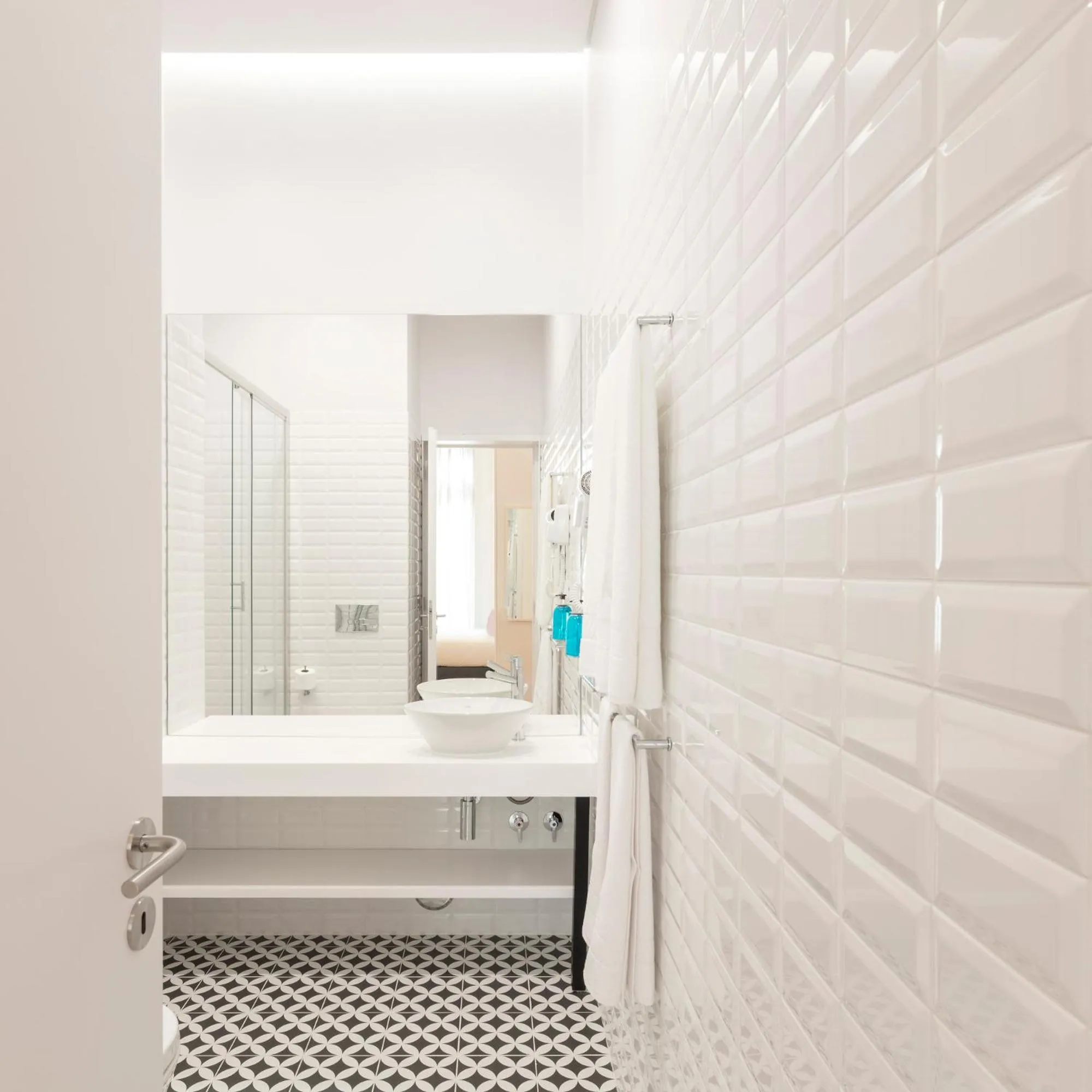 Toilet in Lisbon Serviced Apartments - Chiado Emenda