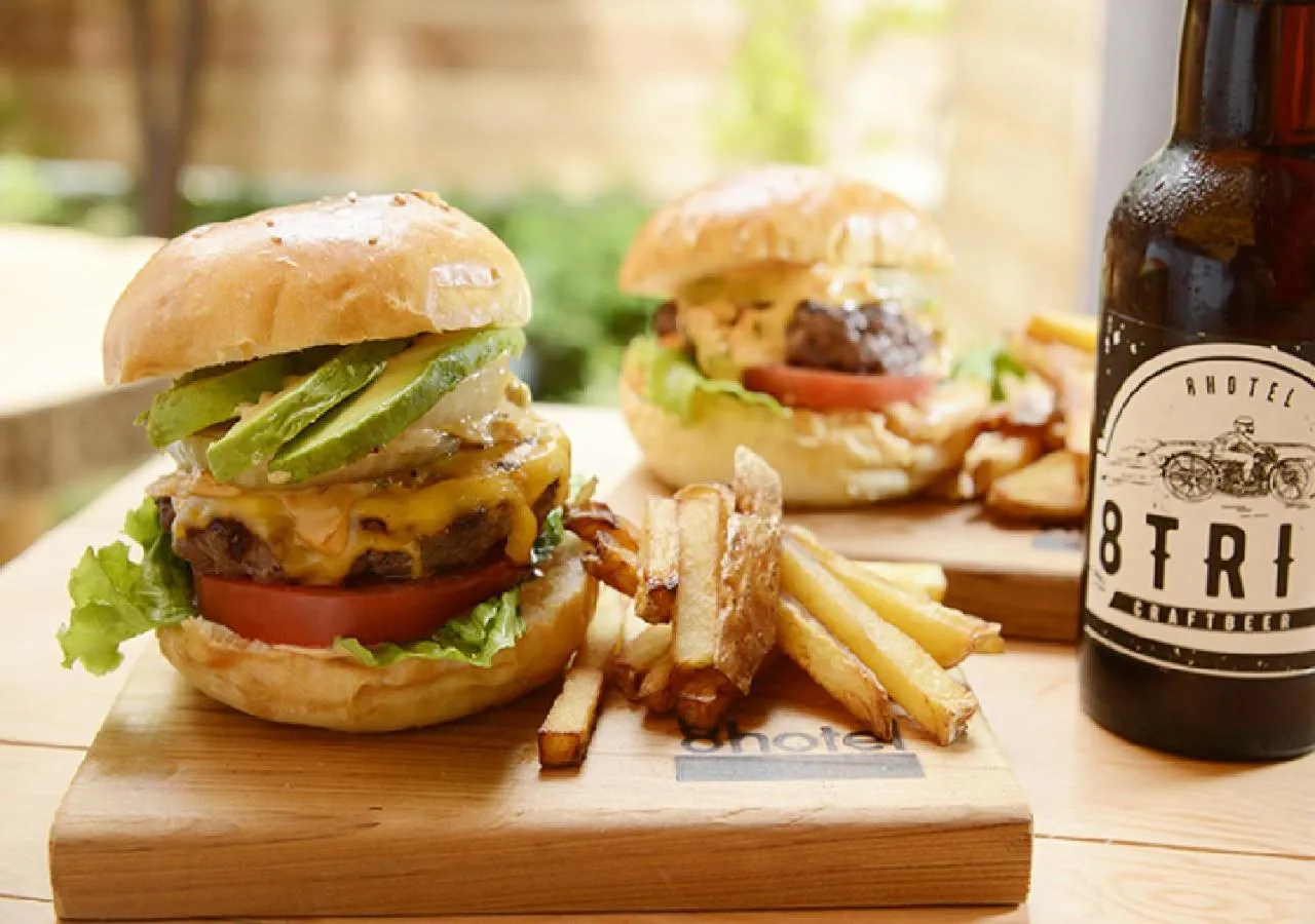 Restaurant/places to eat in 8hotel