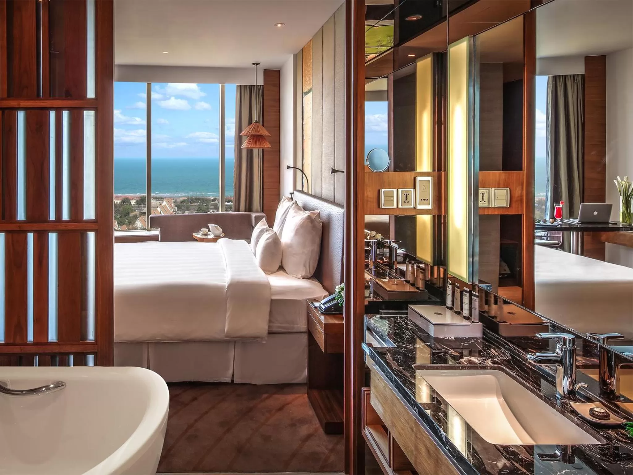 Photo of the whole room, Bed in Pullman Vung Tau