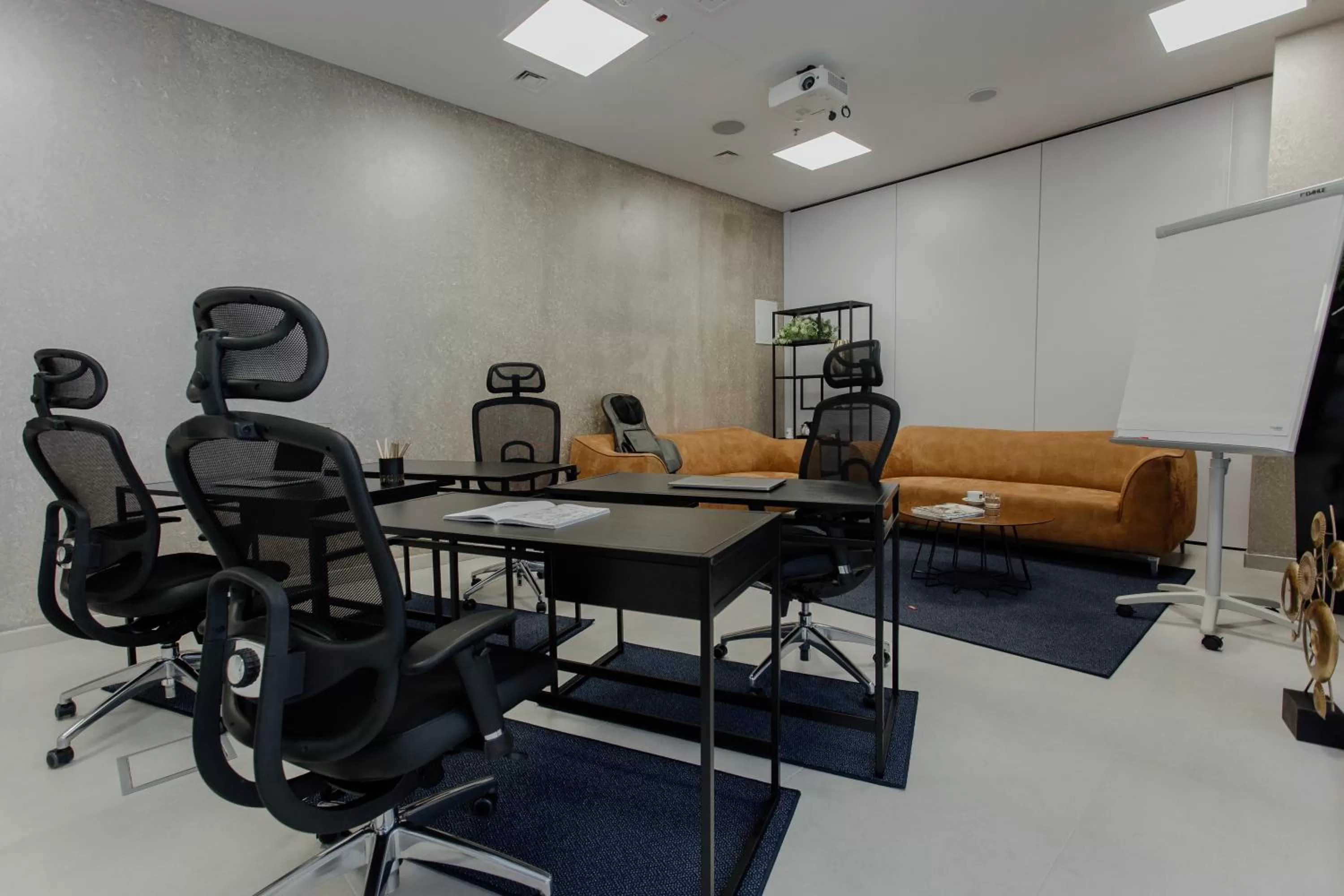 Meeting/conference room in Marvie Hotel & Health