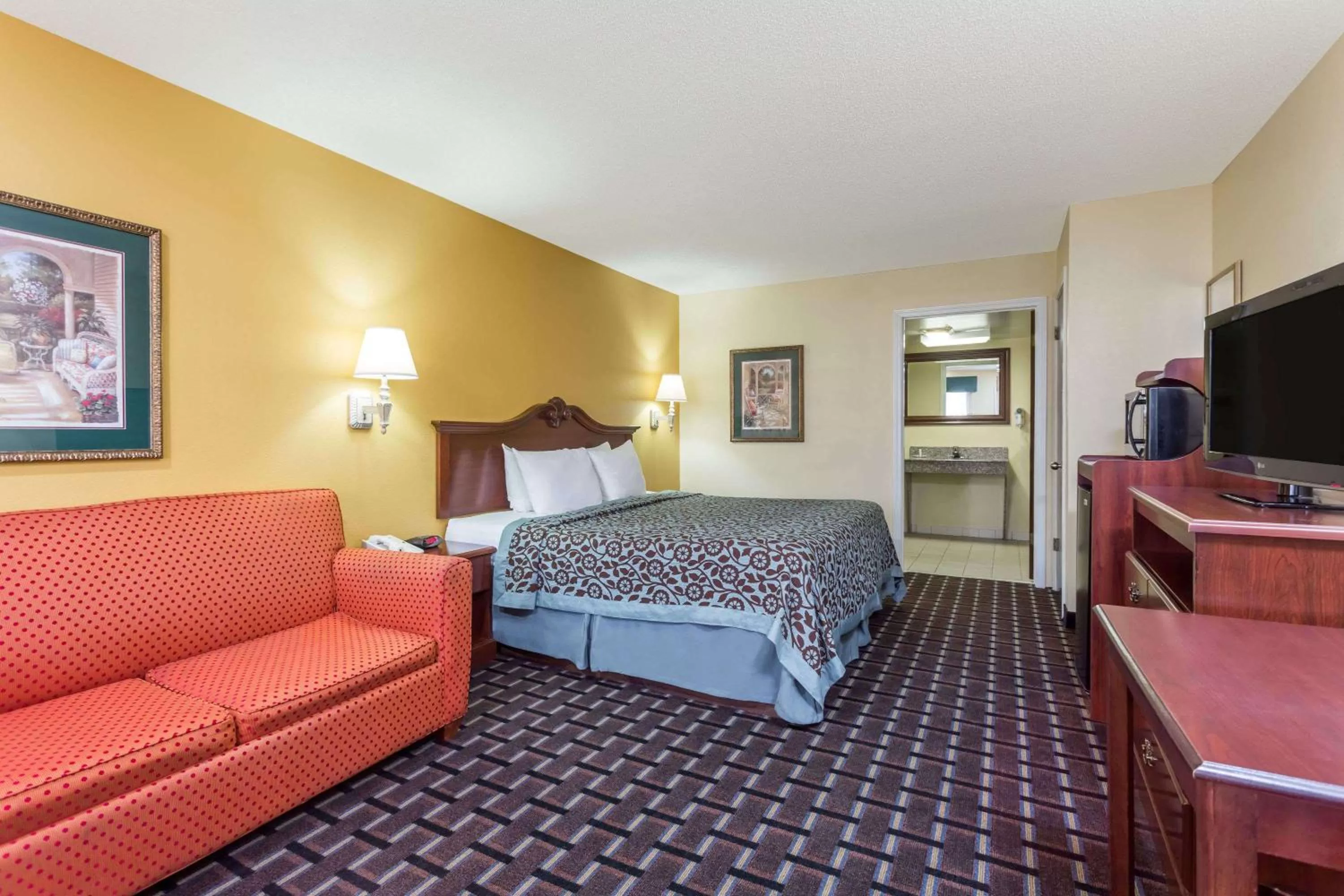 Photo of the whole room, Bed in Days Inn & Suites by Wyndham Warner Robins Near Robins AFB