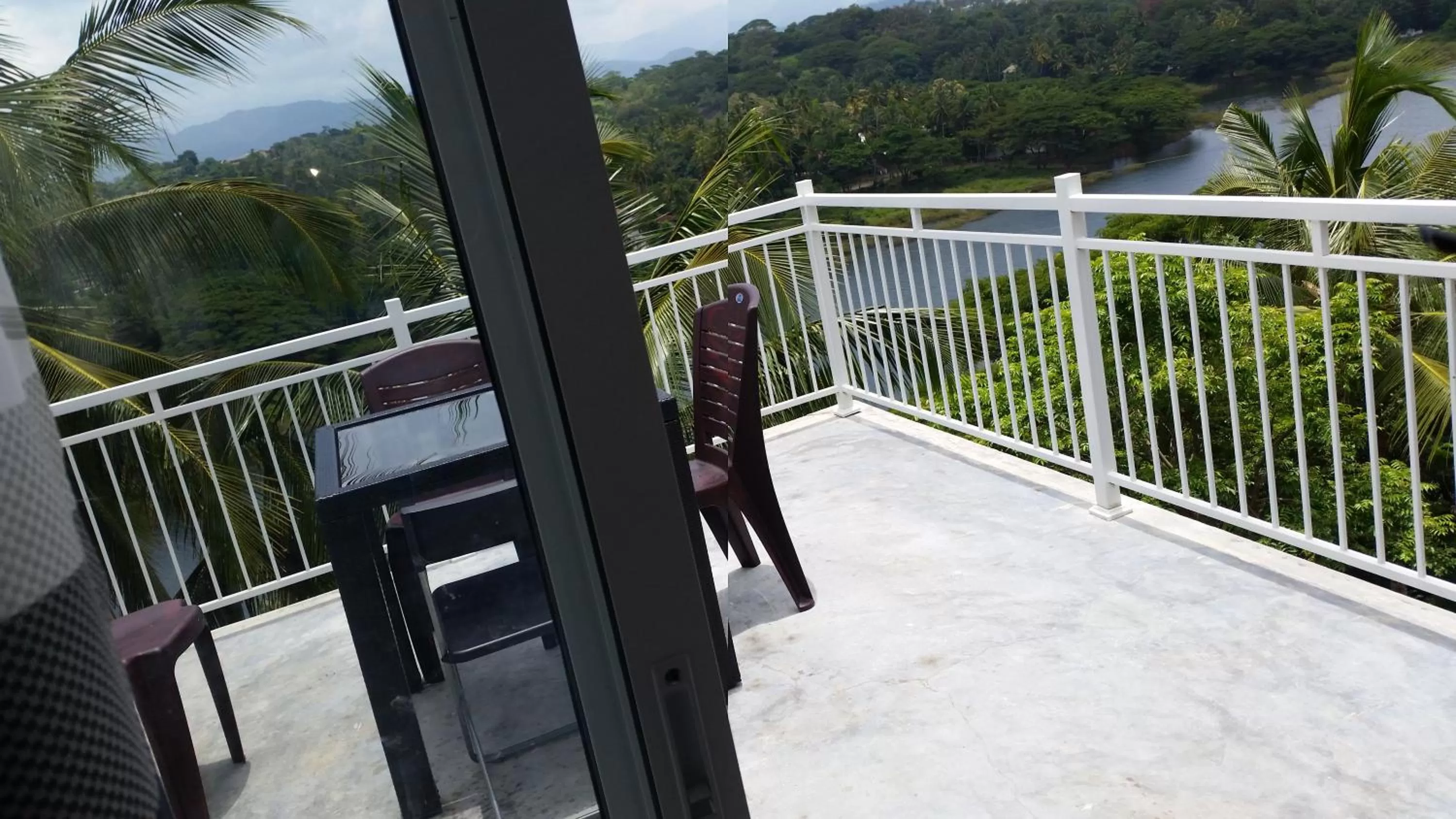 Day in Mahaweli View Inn Kandy