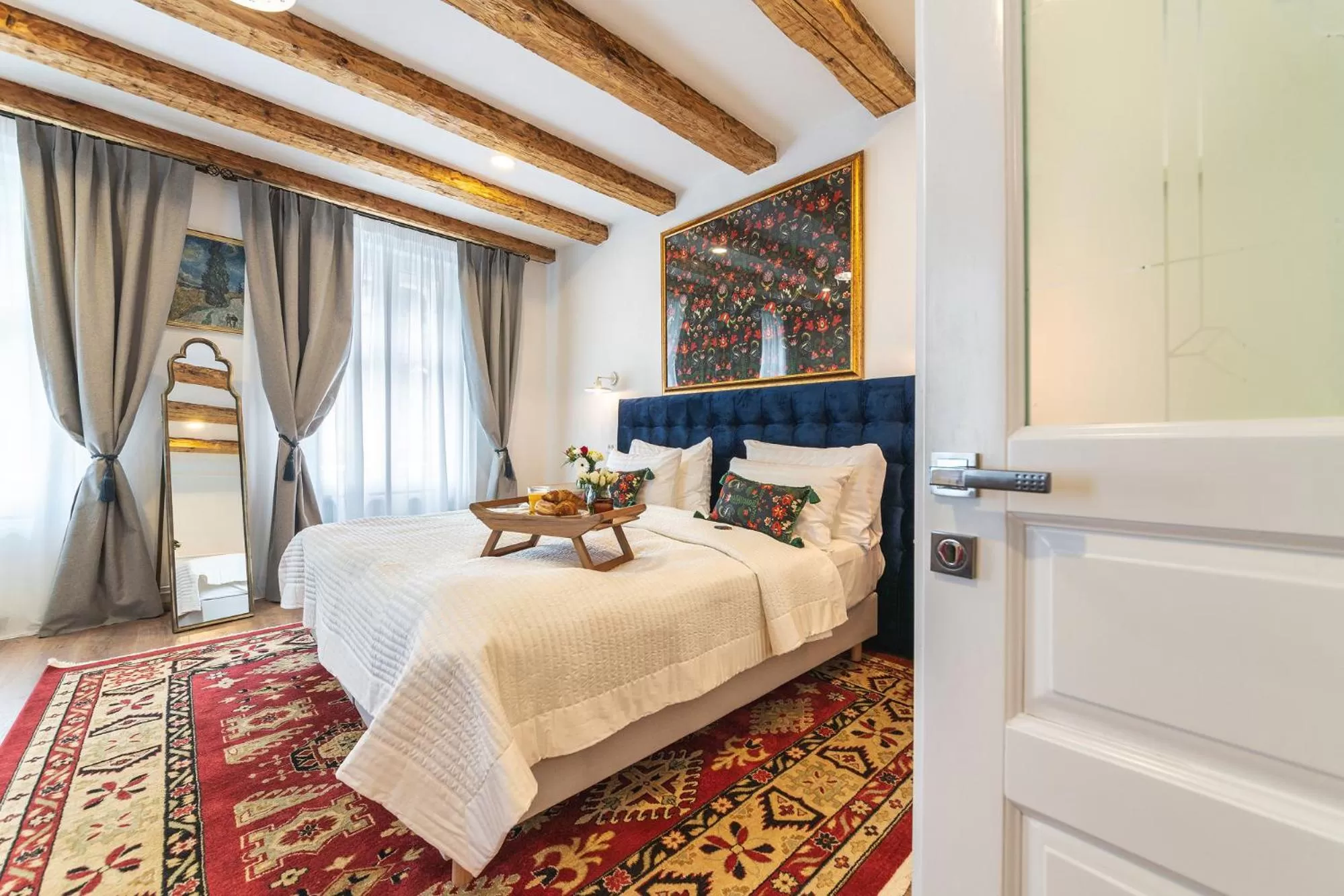 Bed in Nikolas Haus Central Location with Free Parking