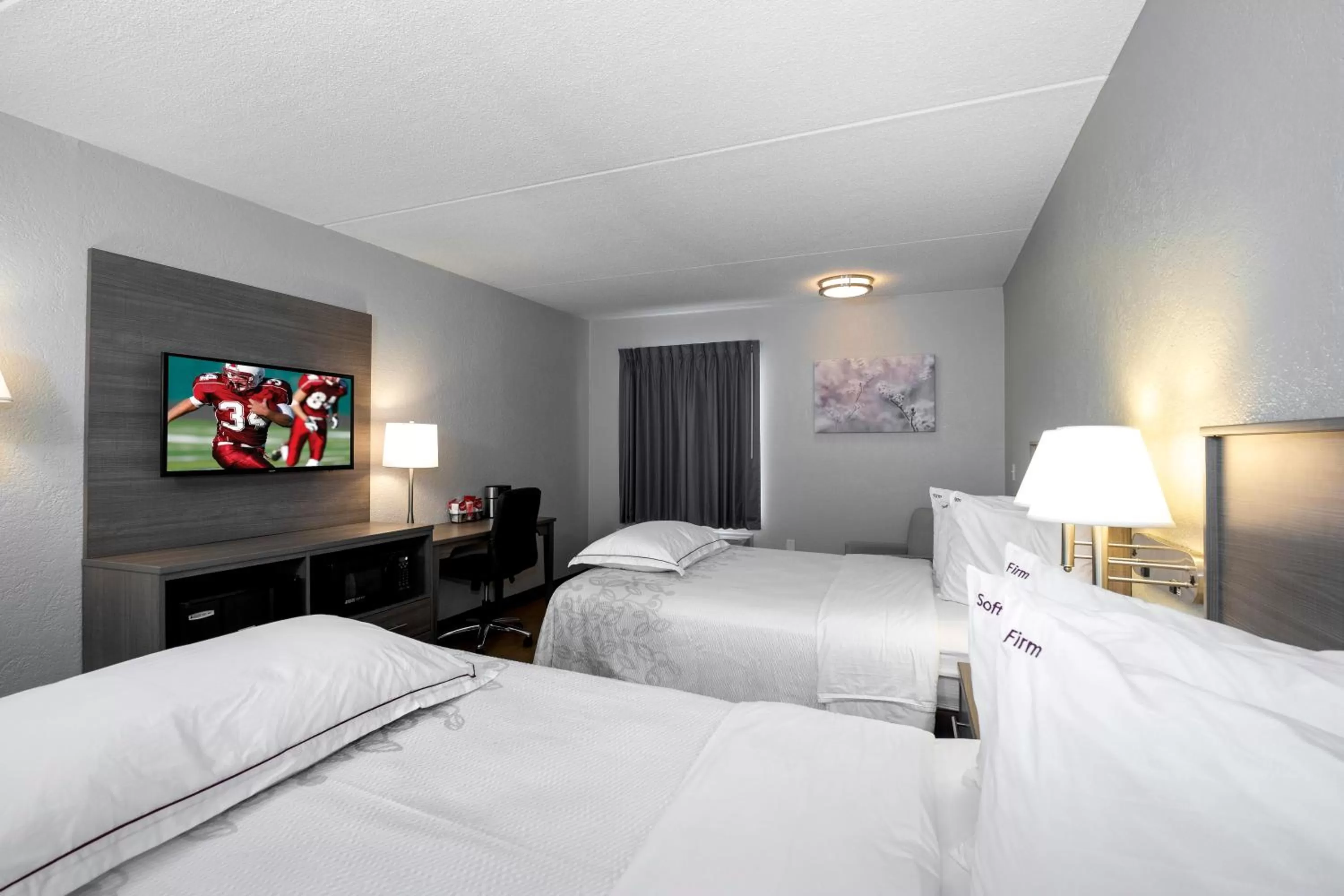 Photo of the whole room, Bed in Red Roof Inn PLUS Boston - Mansfield - Foxboro