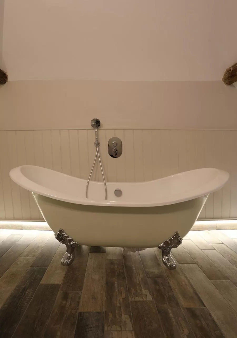 Bathroom in Kings Head