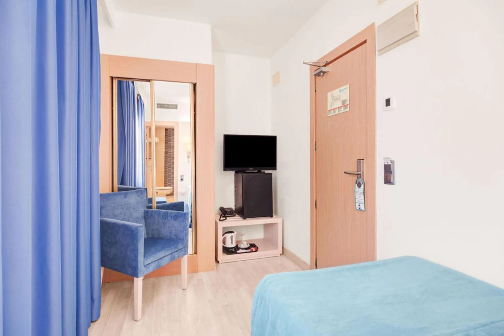 TV and multimedia, Bed in Hotel Agua Beach "Adults only"