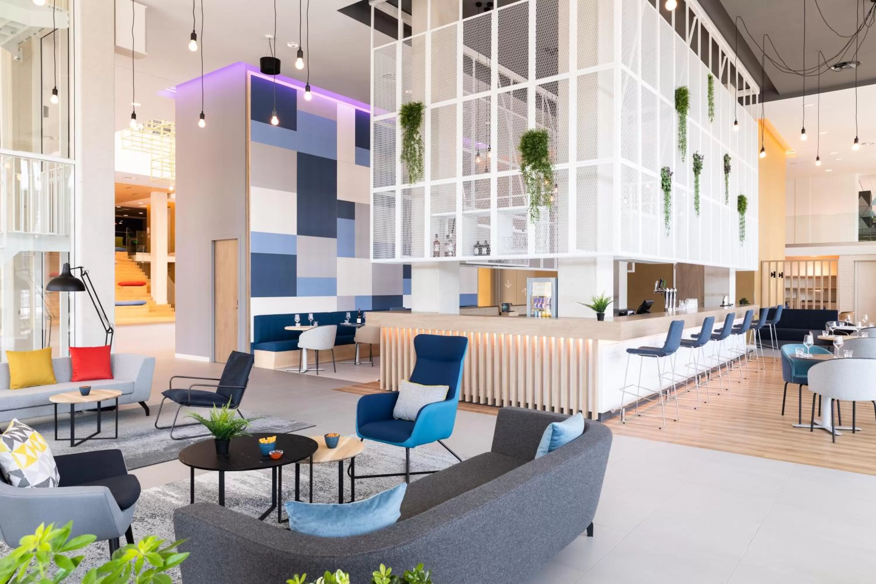 Lounge or bar in Holiday Inn Express Amsterdam - North Riverside by IHG