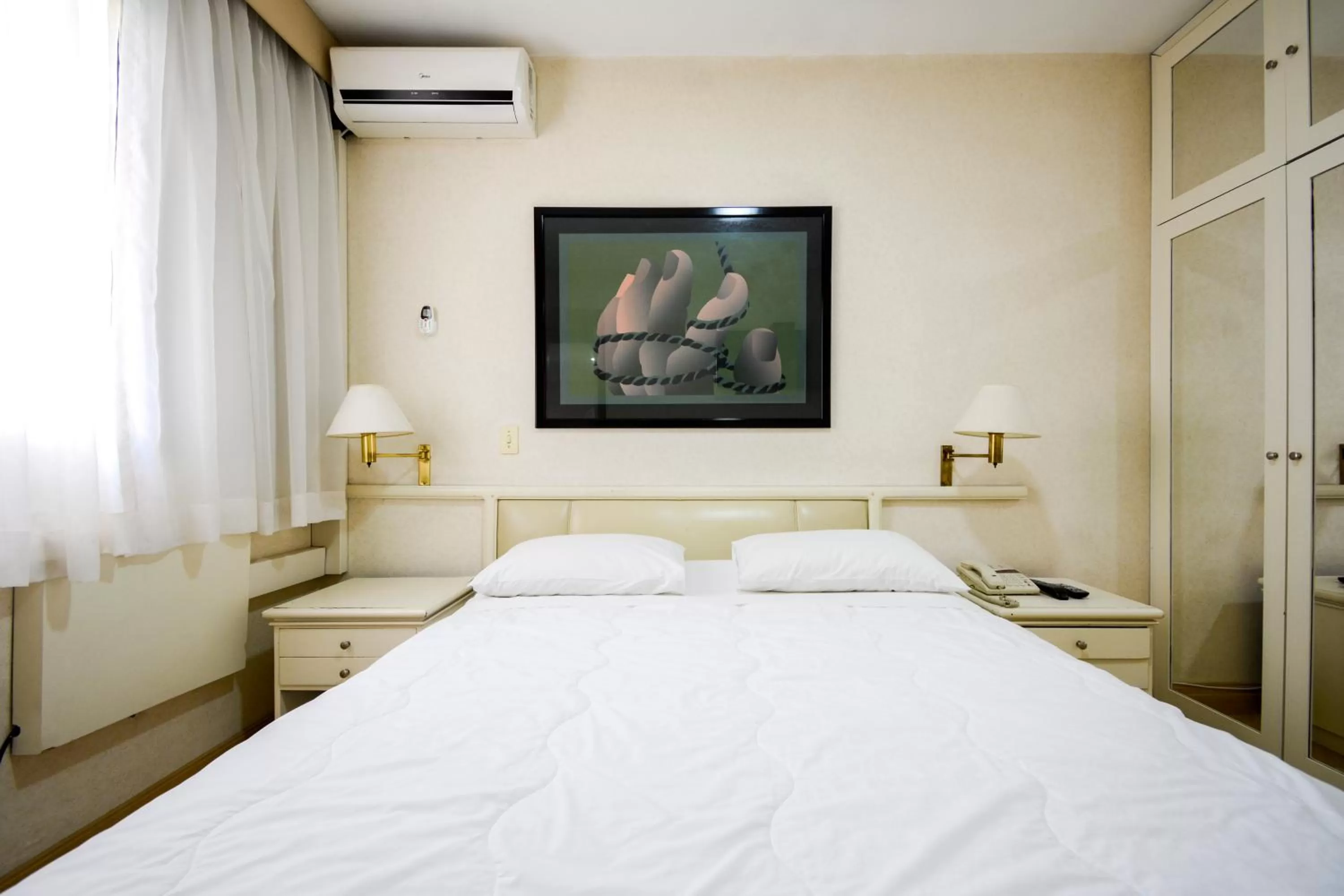 Bed in Wall Street Apartments by BnbHost