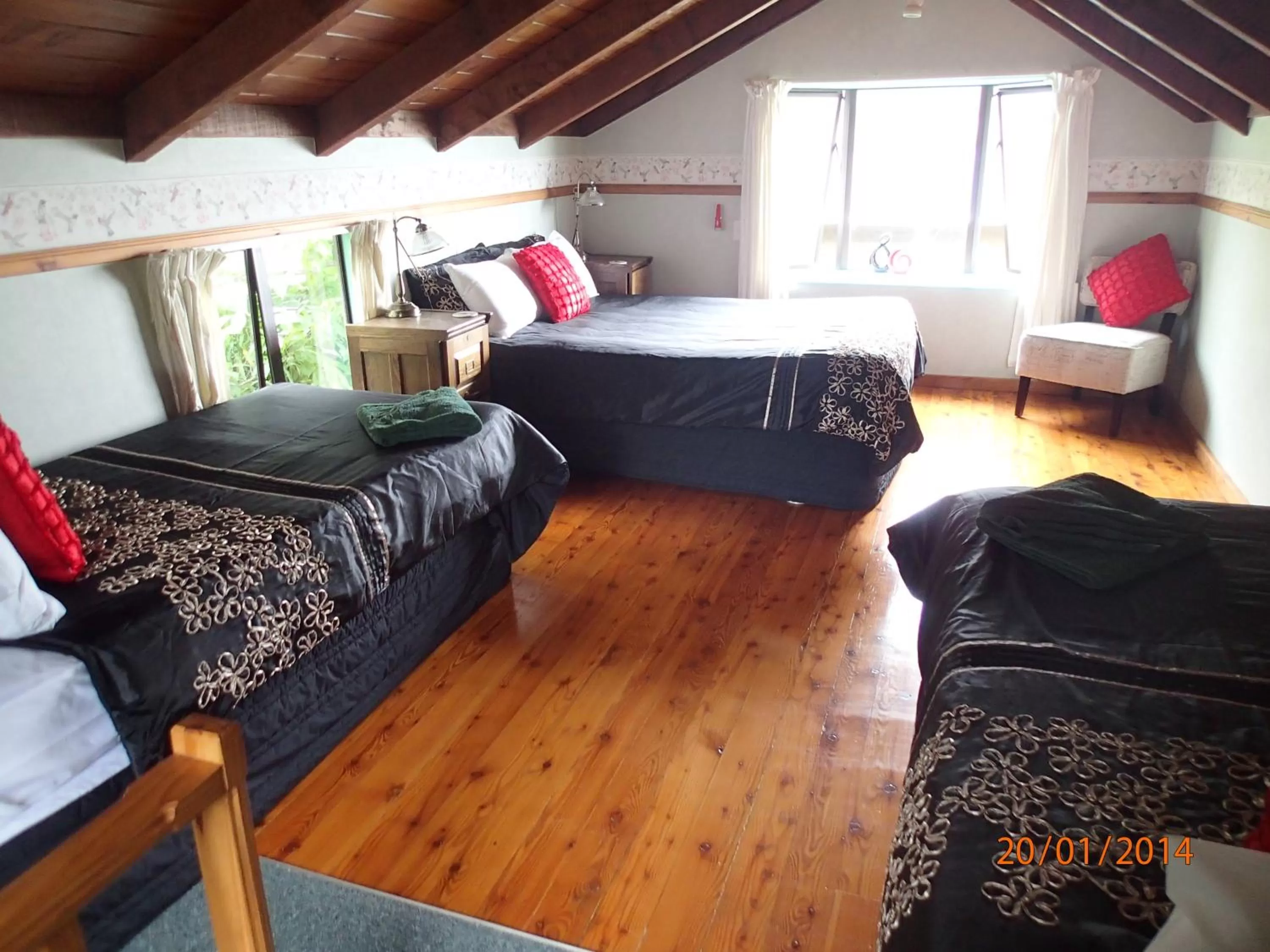 Bed in Grafton Cottage & Chalets