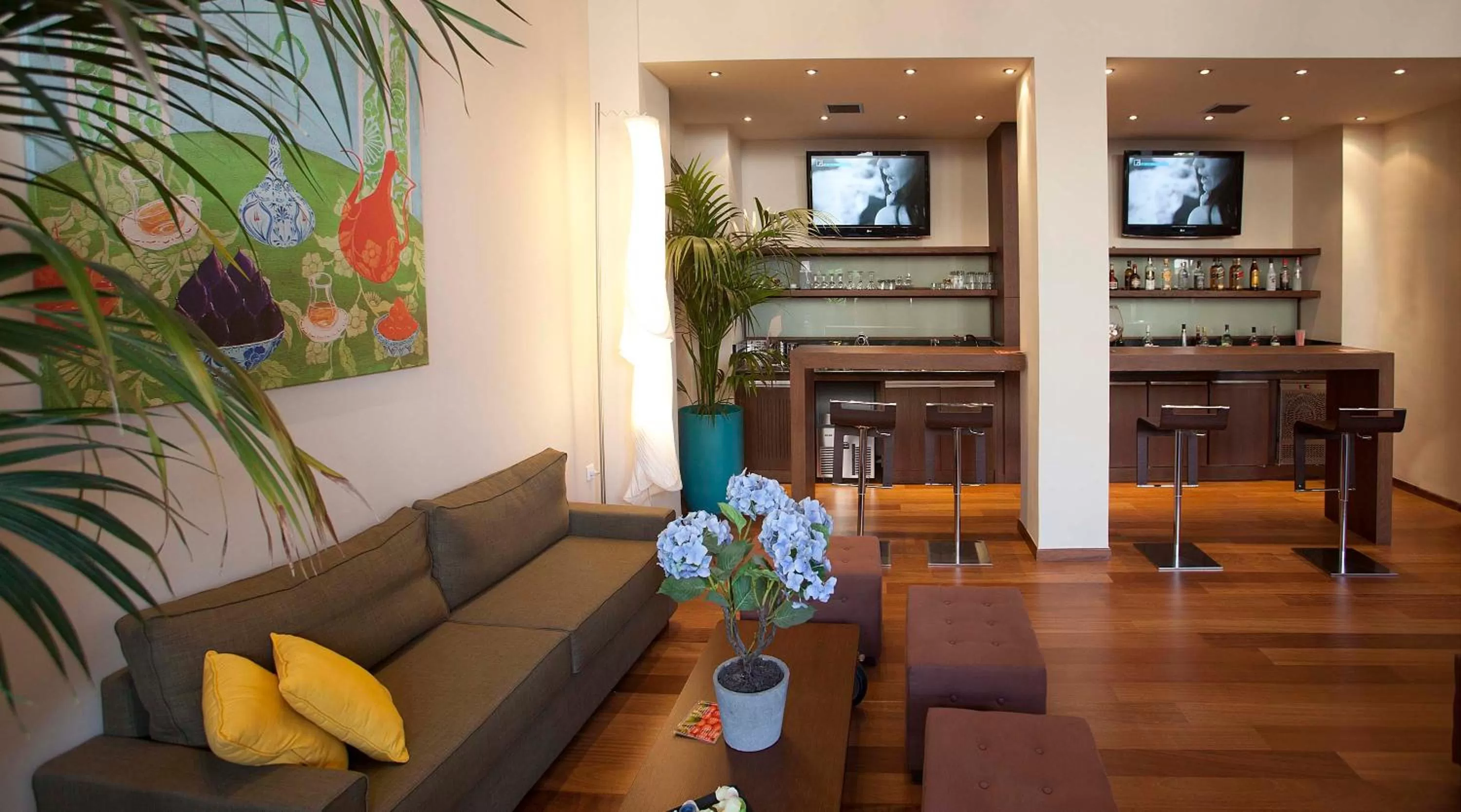 Living room in Athens Center Square Hotel