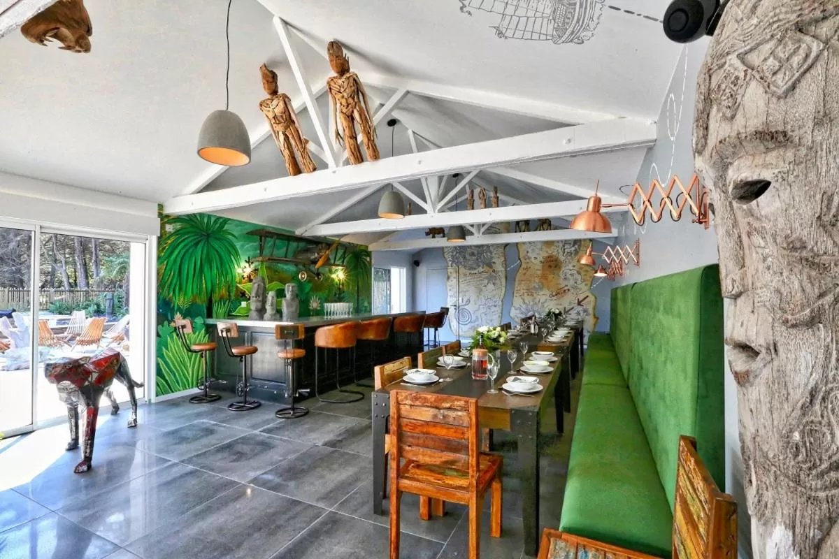 Lounge or bar in Domaine Le Sherwood