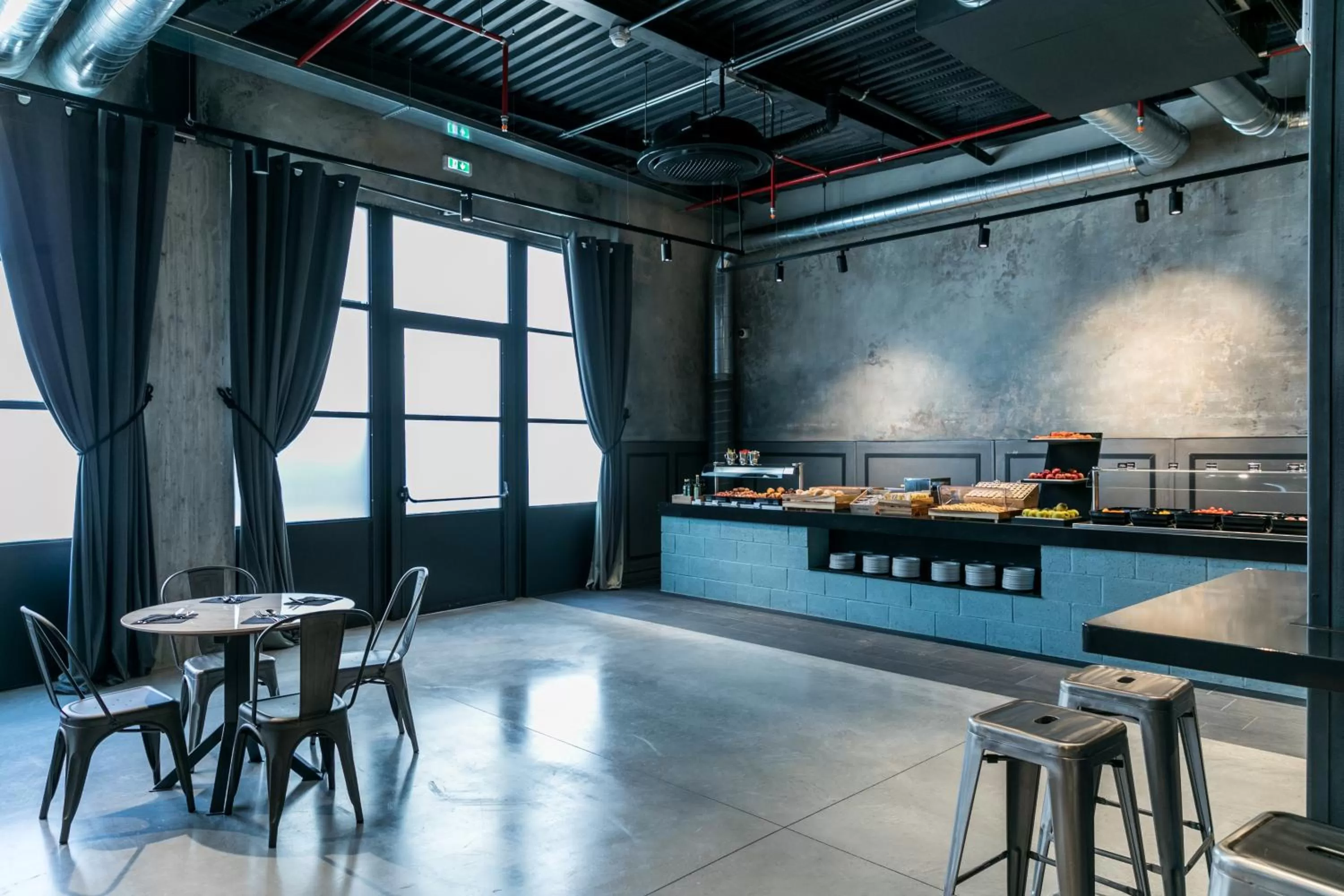 Restaurant/places to eat in J24 Hotel Milano