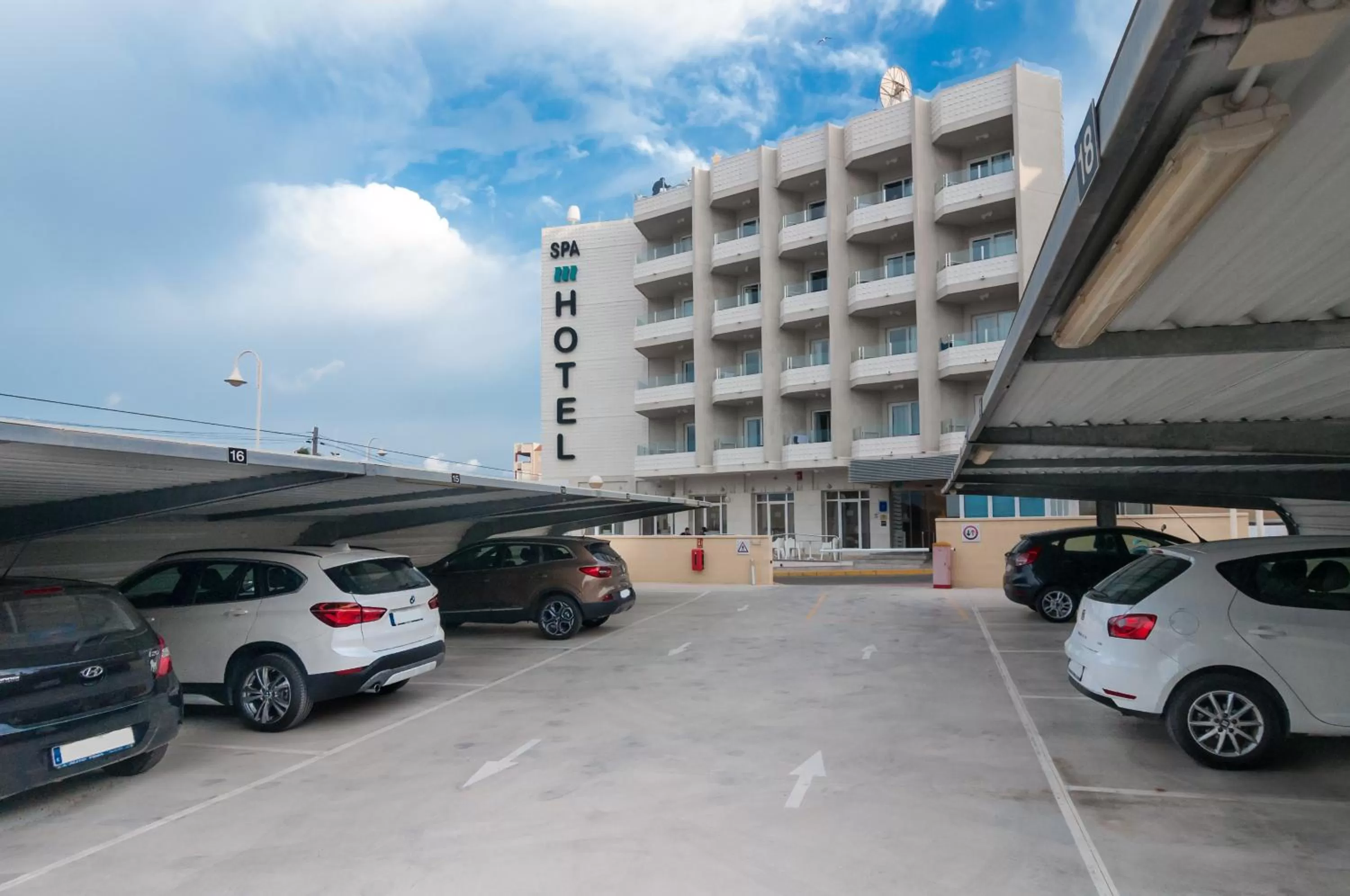 Facade/entrance in Hotel Meridional