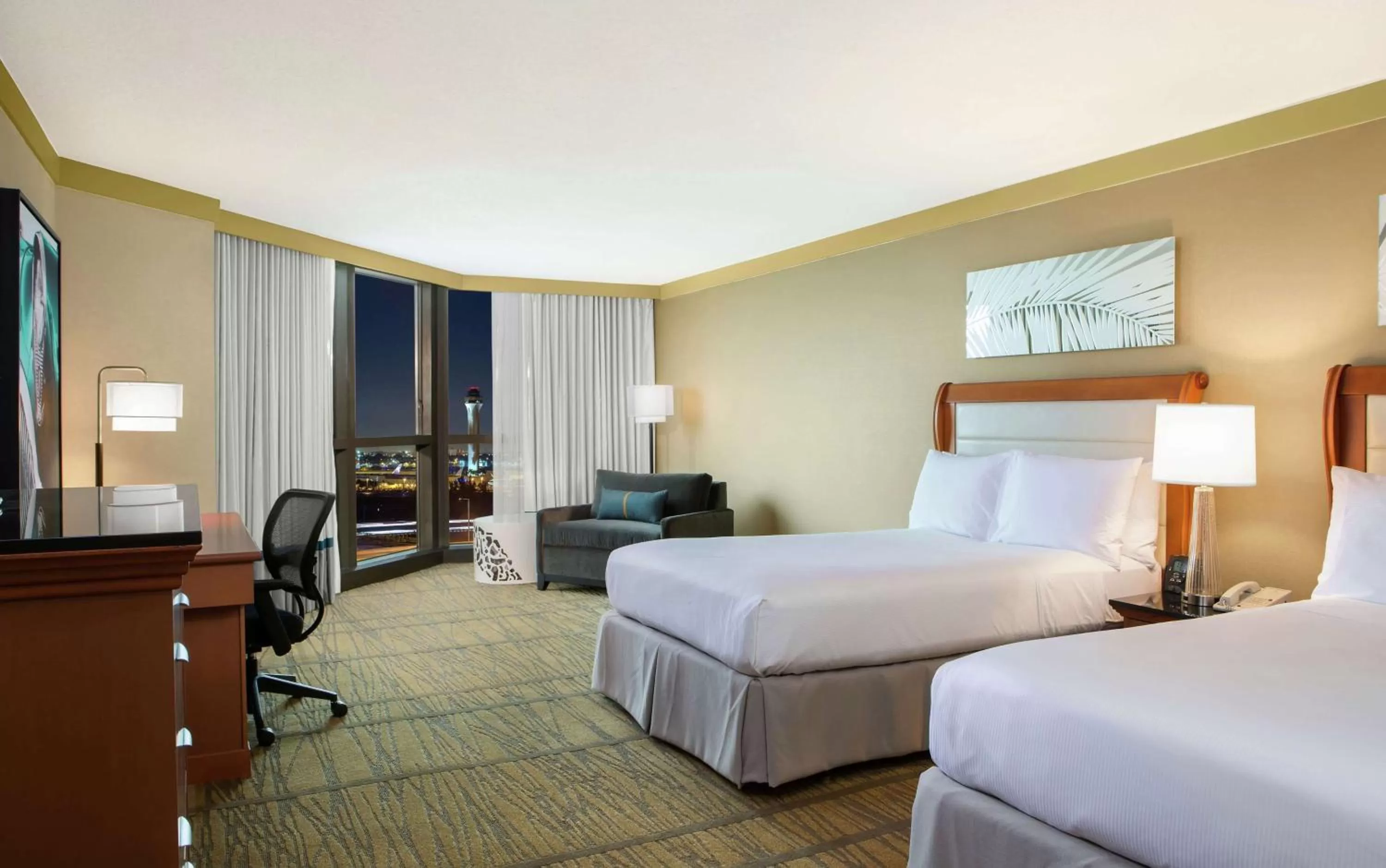 Bedroom, Bed in DoubleTree by Hilton Hotel Miami Airport & Convention Center