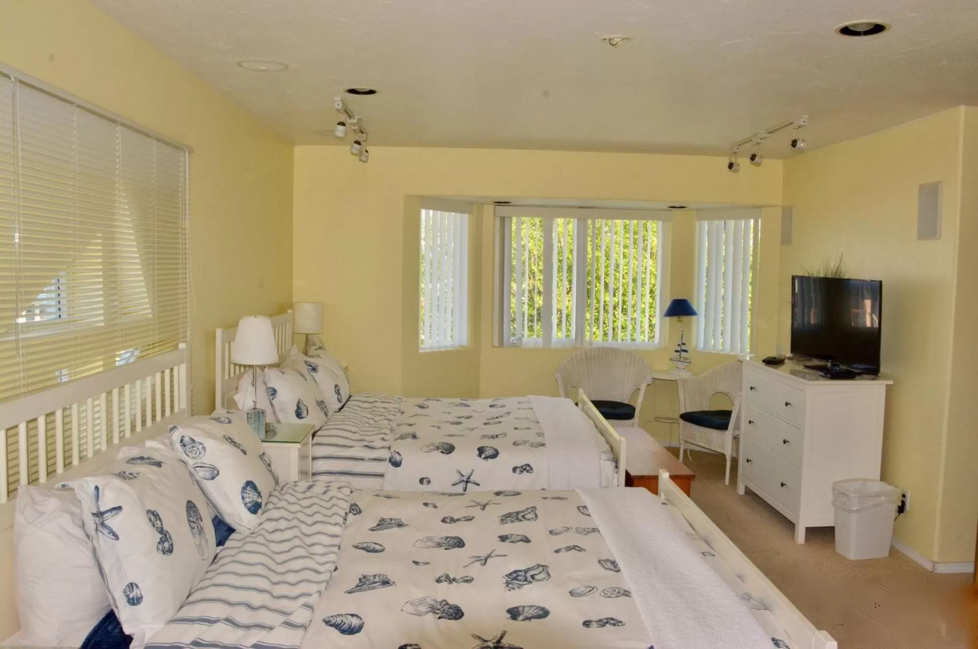 Bed in Driftwood Inn