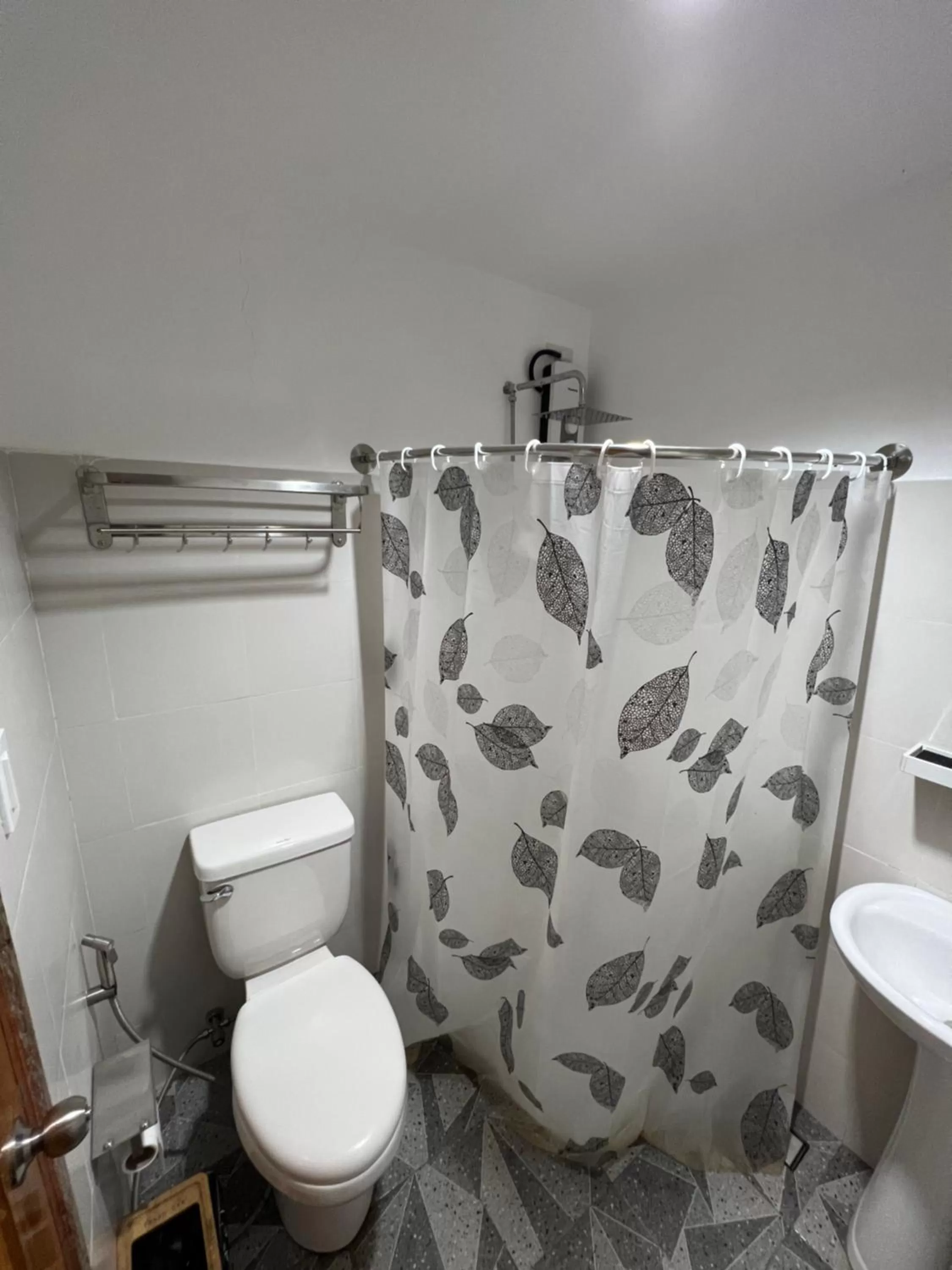 Shower in HappyNest Hostel Cebu