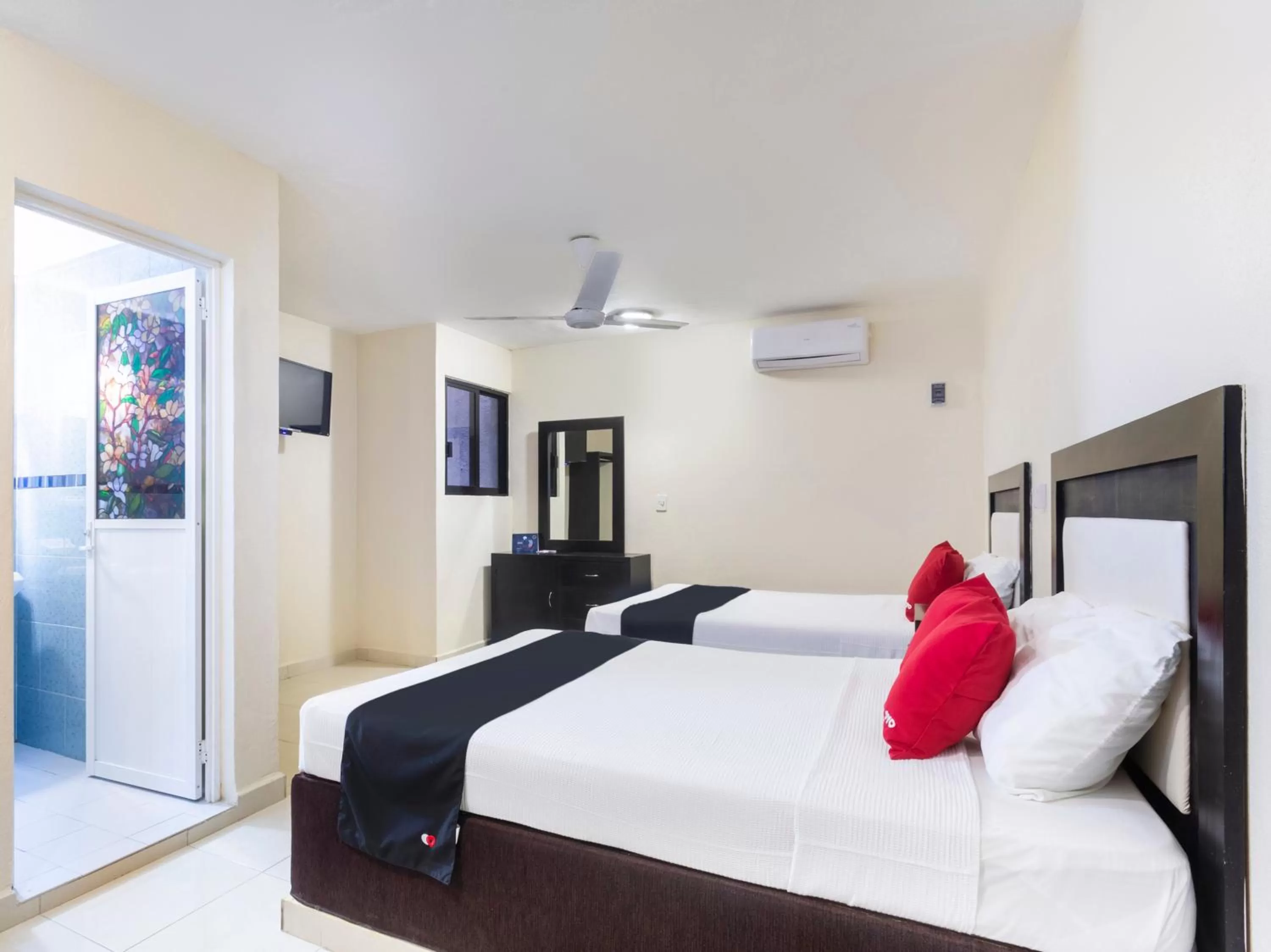 Bedroom, Bed in Hotel Jardín Cancún