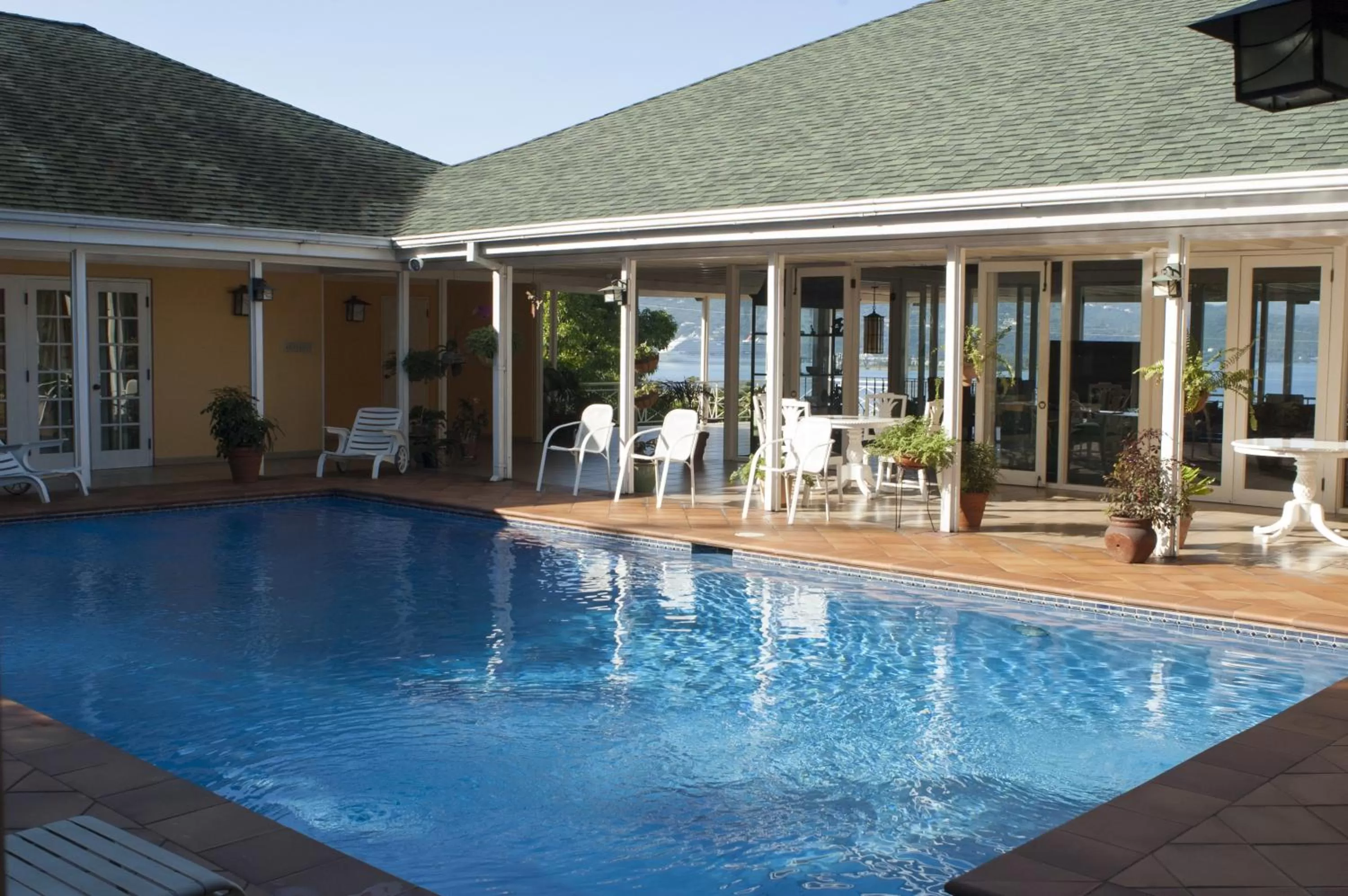 Communal lounge/ TV room in Polkerris Bed & Breakfast