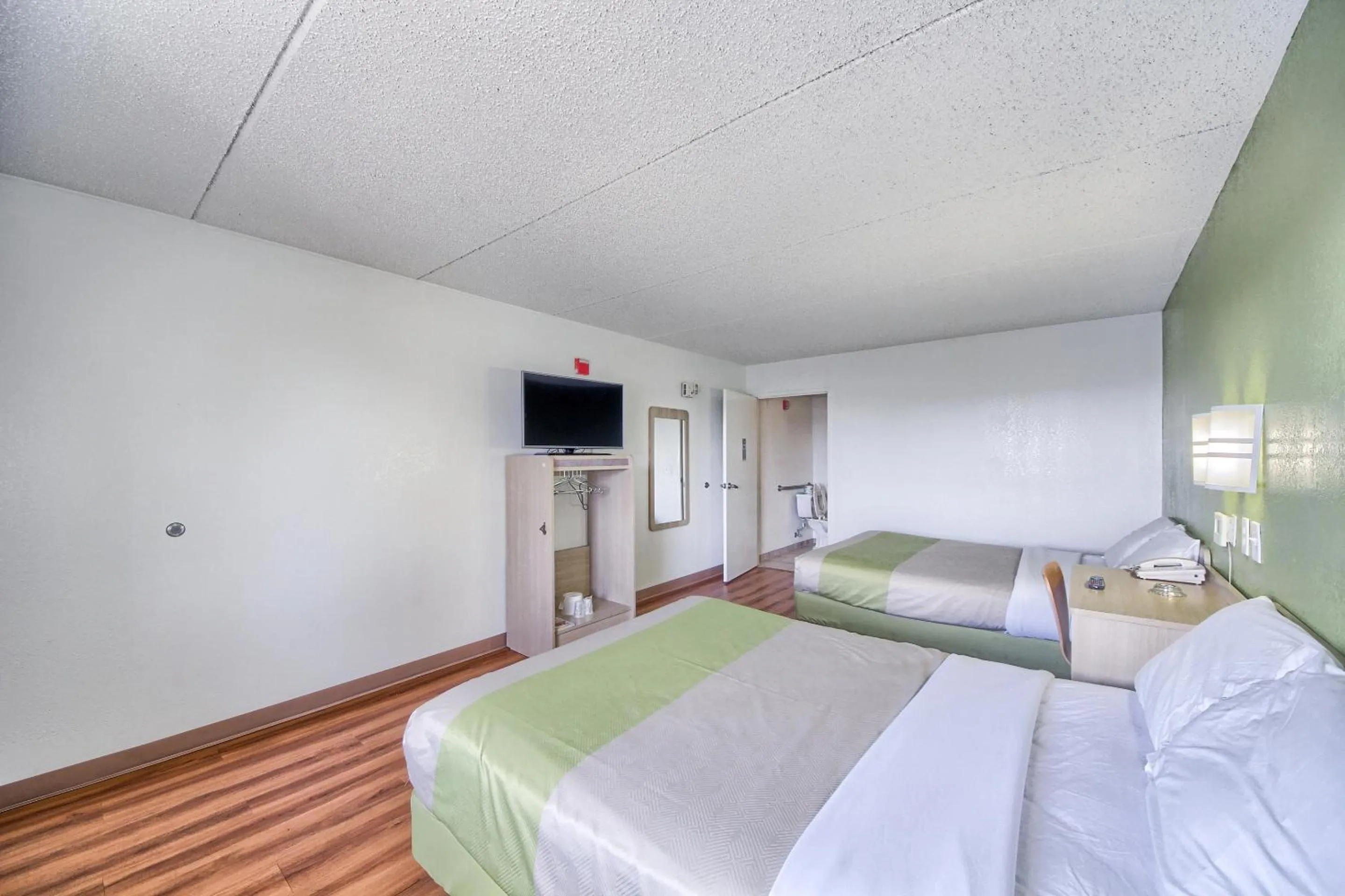 TV and multimedia, Bed in Motel 6-San Antonio, TX - Northwest Medical Center