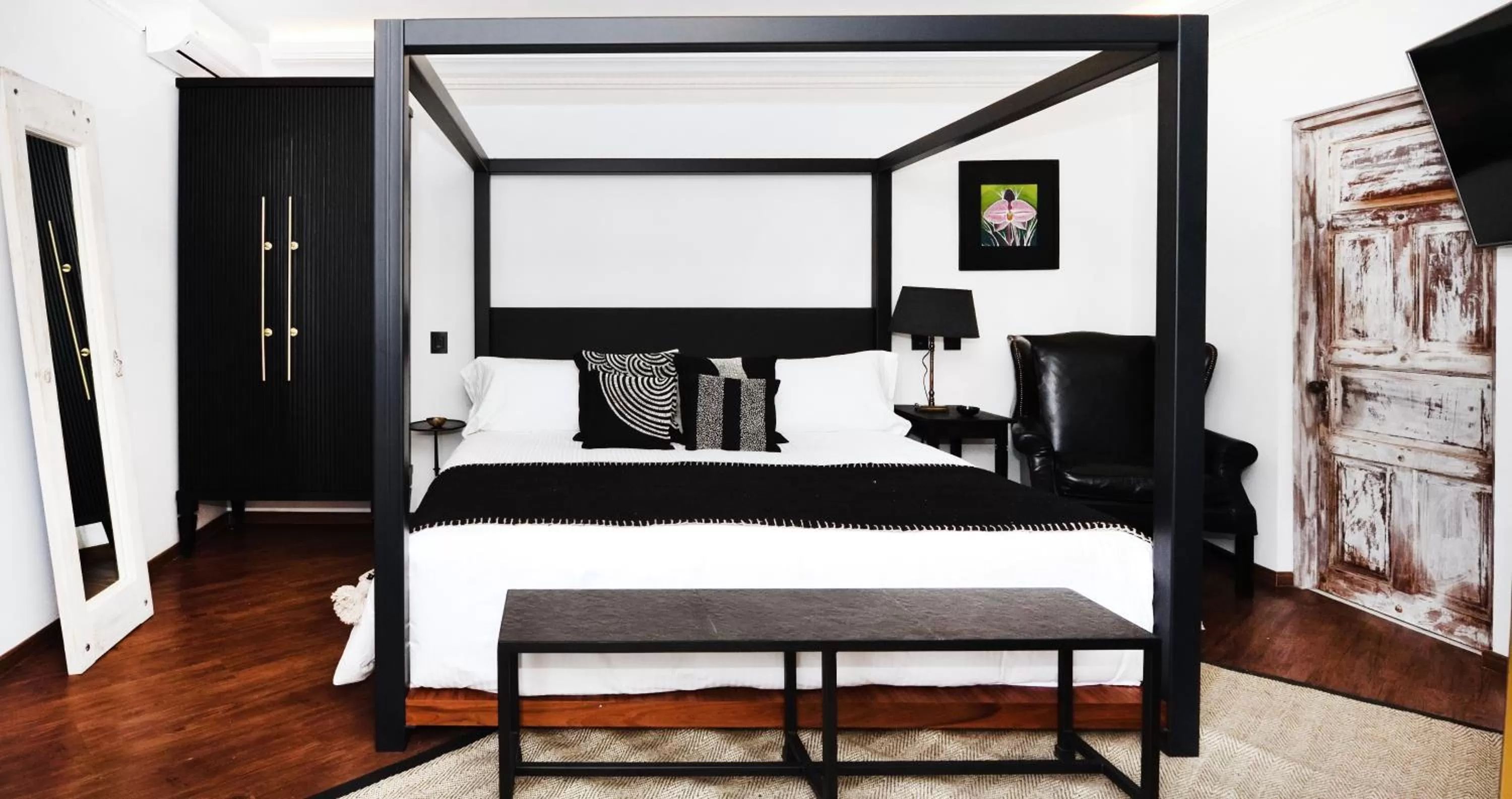 Bed in Orchid House Mexico City